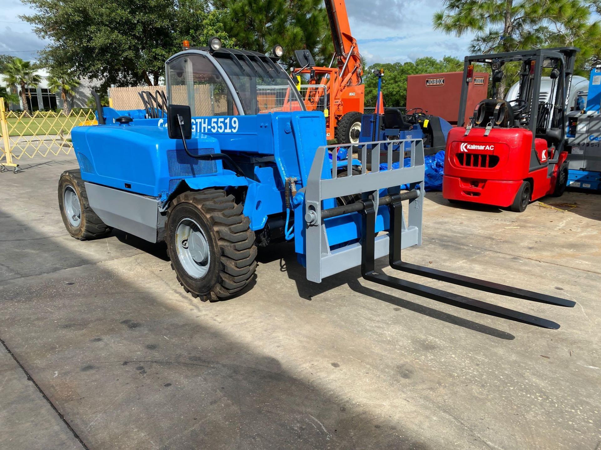 GENIE GTH-5519 MINI TELESCOPIC FORKLIFT, APPROX 5,500LB CAPACITY, DIESEL POWERED, 19’REACH, CRAB STE