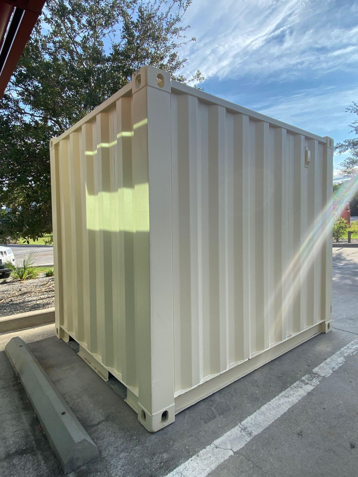 UNUSED 8' CONTAINER/PORTABLE OFFICE WITH WINDOW AND SIDE DOOR ENTRANCE (LOCKING), FORKLIFT POCKETS - Image 3 of 8