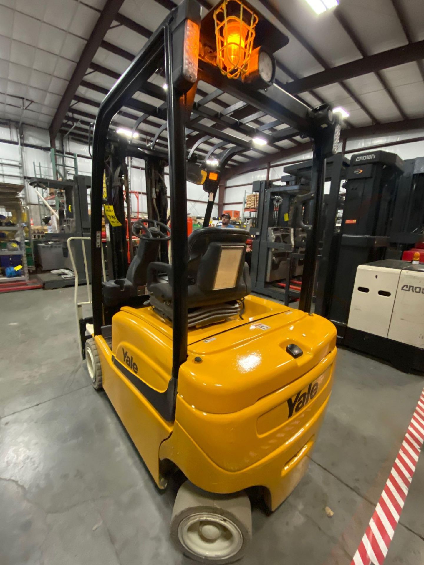 YALE ELECTRIC FORKLIFT, MODEL ERP040VFN, TILT, SIDE SHIFT, HYD. FORK POSITIONING, 36V, APPROXIMATELY - Image 4 of 10