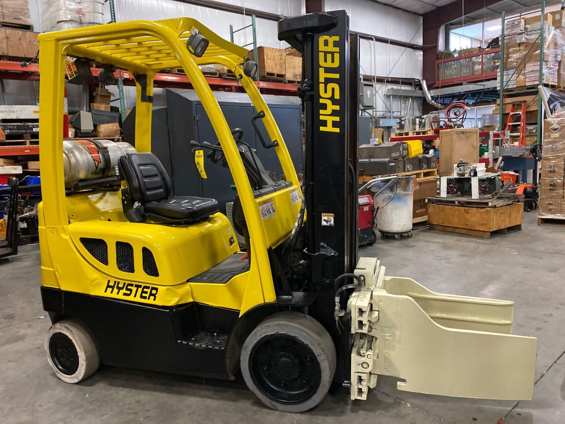 HYSTER LP FORKLIFT MODEL S40FT, 4,000 LB CAPACITY, 189" HEIGHT CAPACITY, TILT, CASCADE CLAMP ATTACH