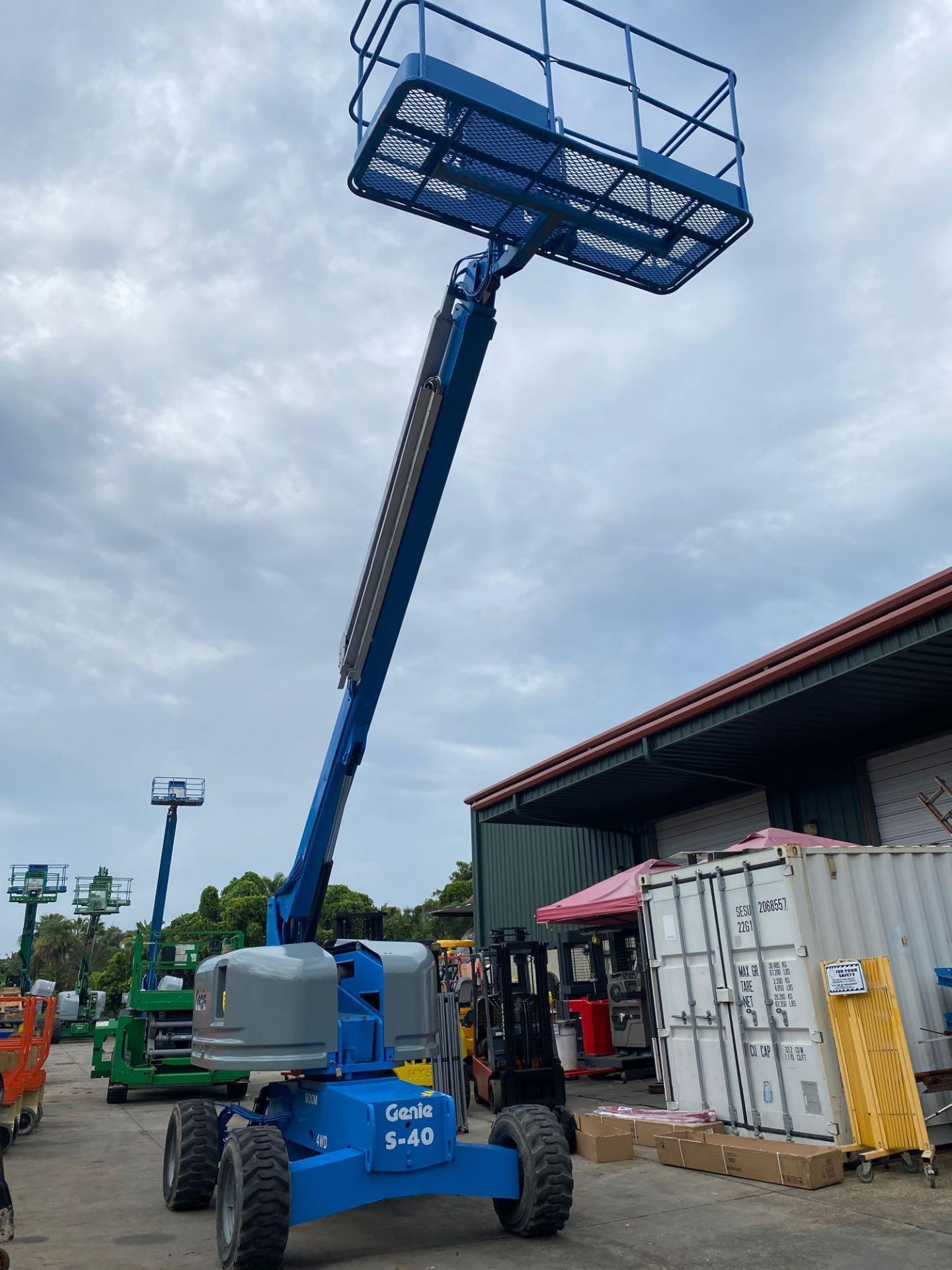 GENIE S-40 DIESEL BOOM LIFT, 4x4, 40' PLATFORM HEIGHT, RUNS AND OPERATES - Image 11 of 11