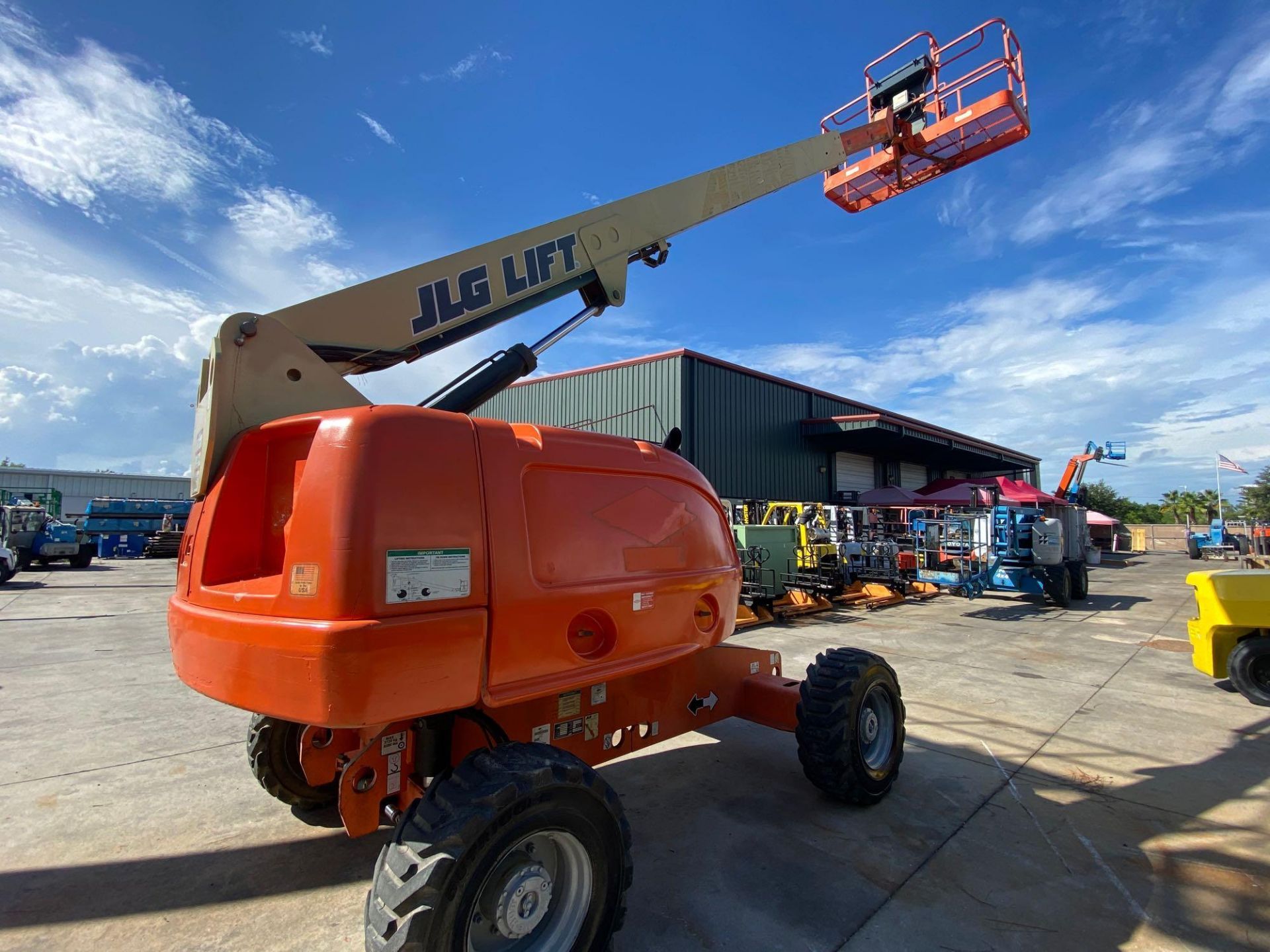 JLG 400S DIESEL BOOM LIFT, 40' PLATFORM HEIGHT, BUILT IN GENERATOR, 5,490 HOURS SHOWING, RUNS AND OP