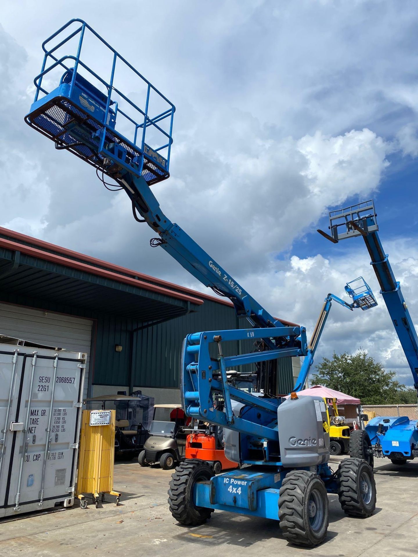 GENIE Z-45/25 DUAL FUEL ARTICULATING BOOM LIFT, 45' PLATFORM HEIGHT, 4x4, RUNS AND DRIVES