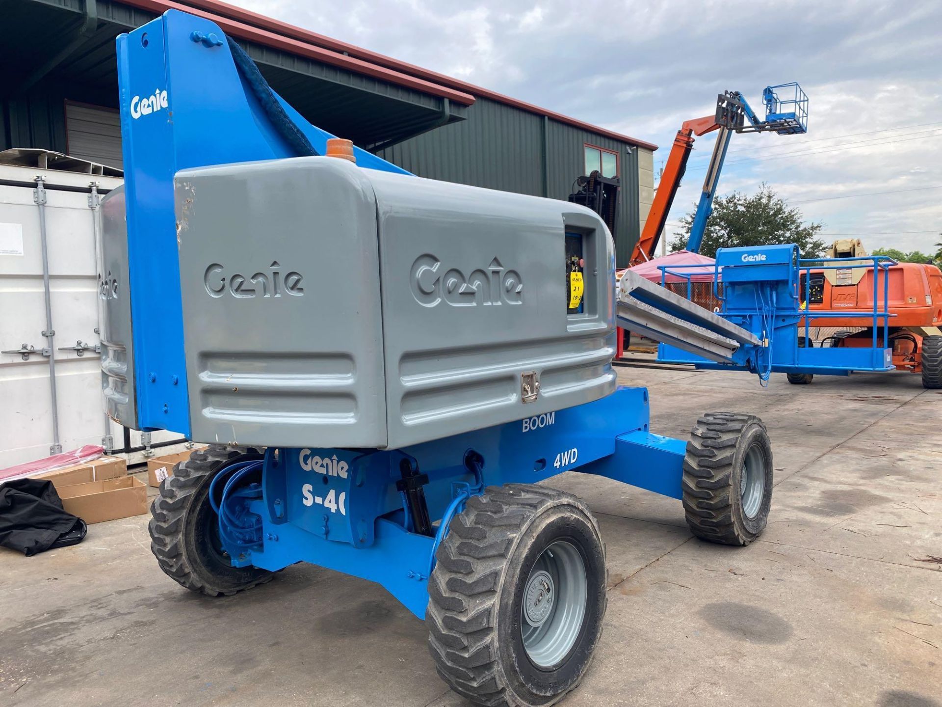 GENIE S-40 DIESEL BOOM LIFT, 4x4, 40' PLATFORM HEIGHT, RUNS AND OPERATES - Image 6 of 11