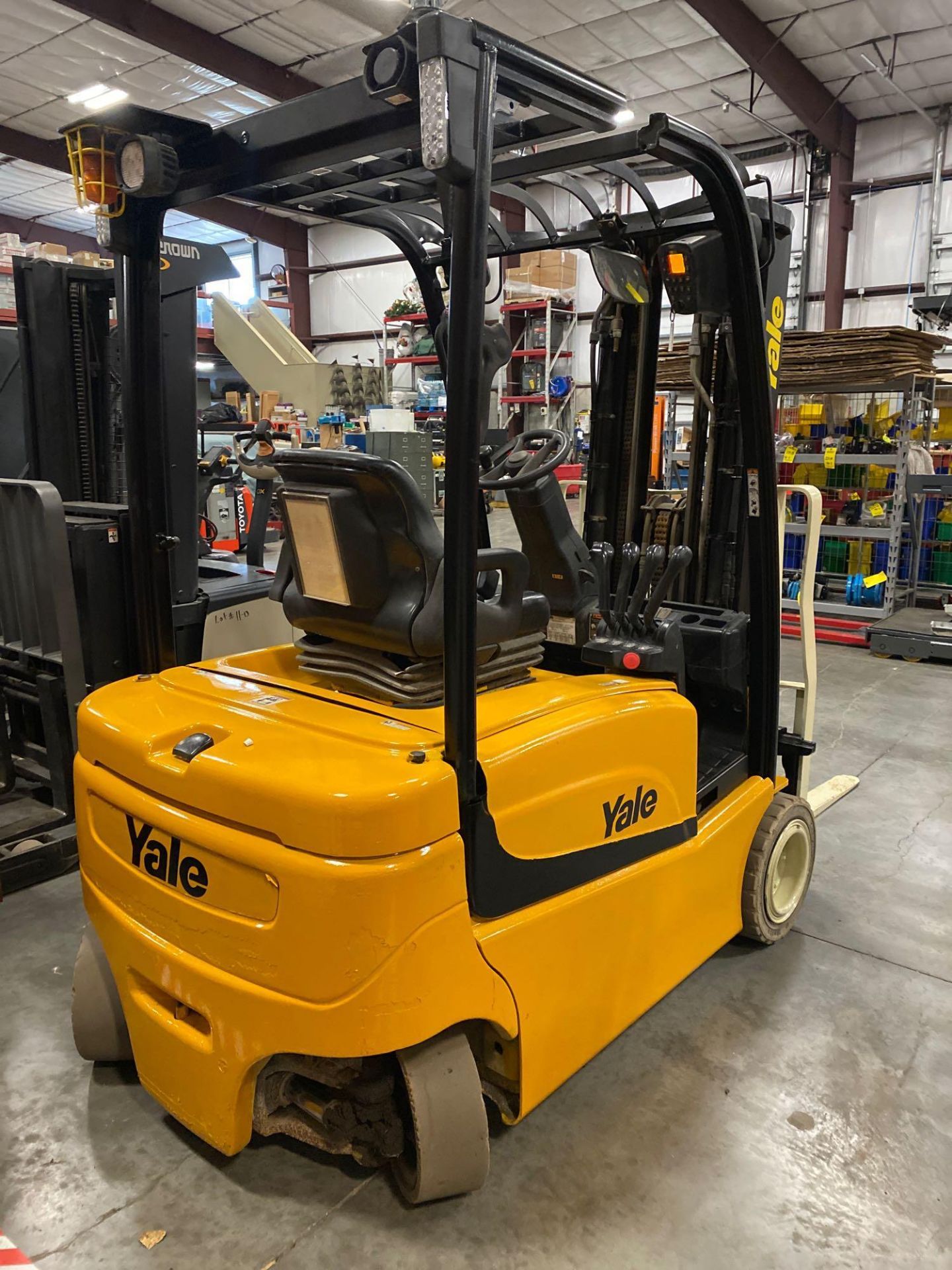 YALE ELECTRIC FORKLIFT, MODEL ERP040VFN, TILT, SIDE SHIFT, HYD. FORK POSITIONING, 36V, APPROXIMATELY - Image 3 of 10