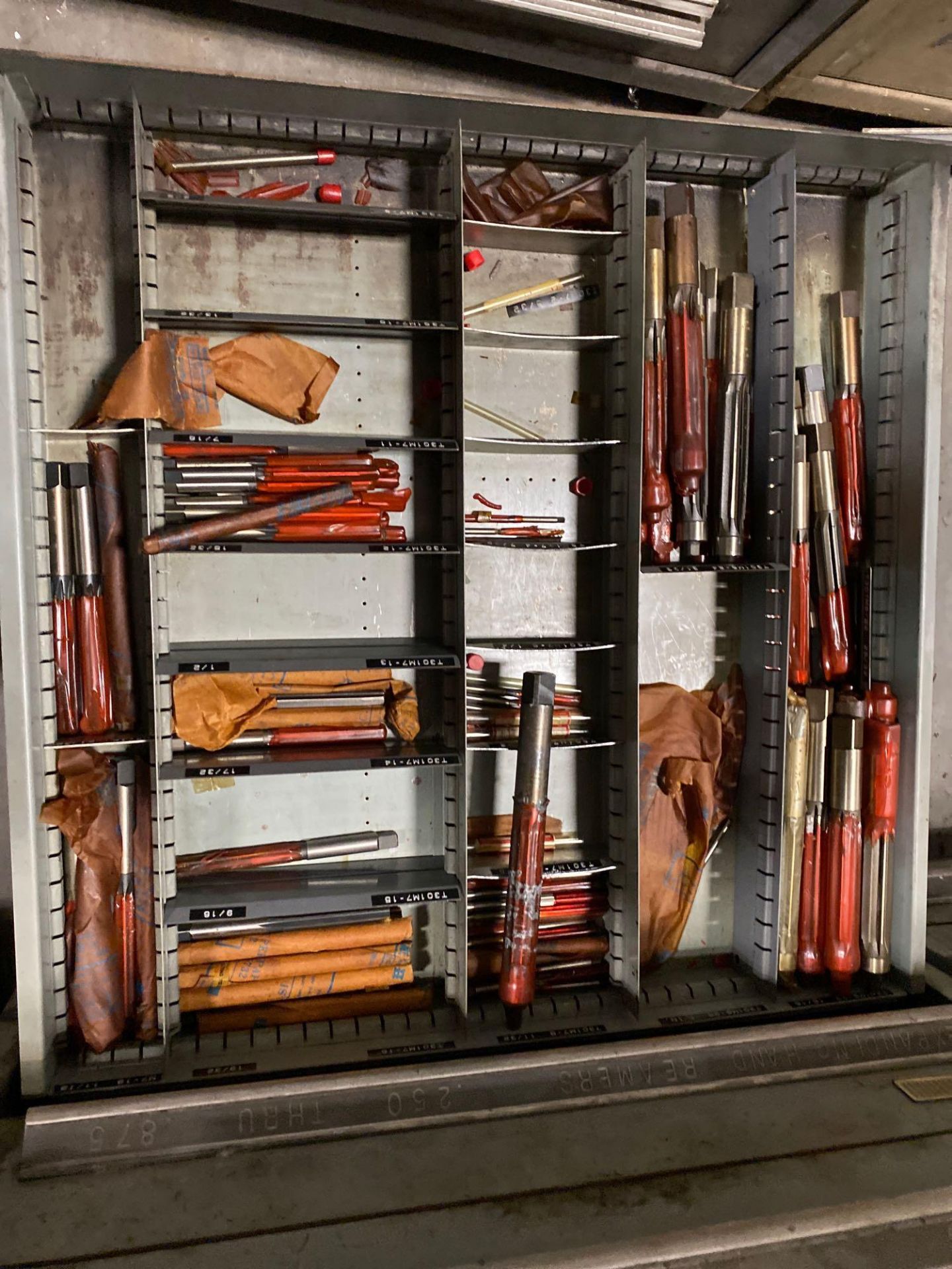 9 DRAWER INDUSTRIAL PARTS CABINET/TOOL BOX - Image 10 of 11