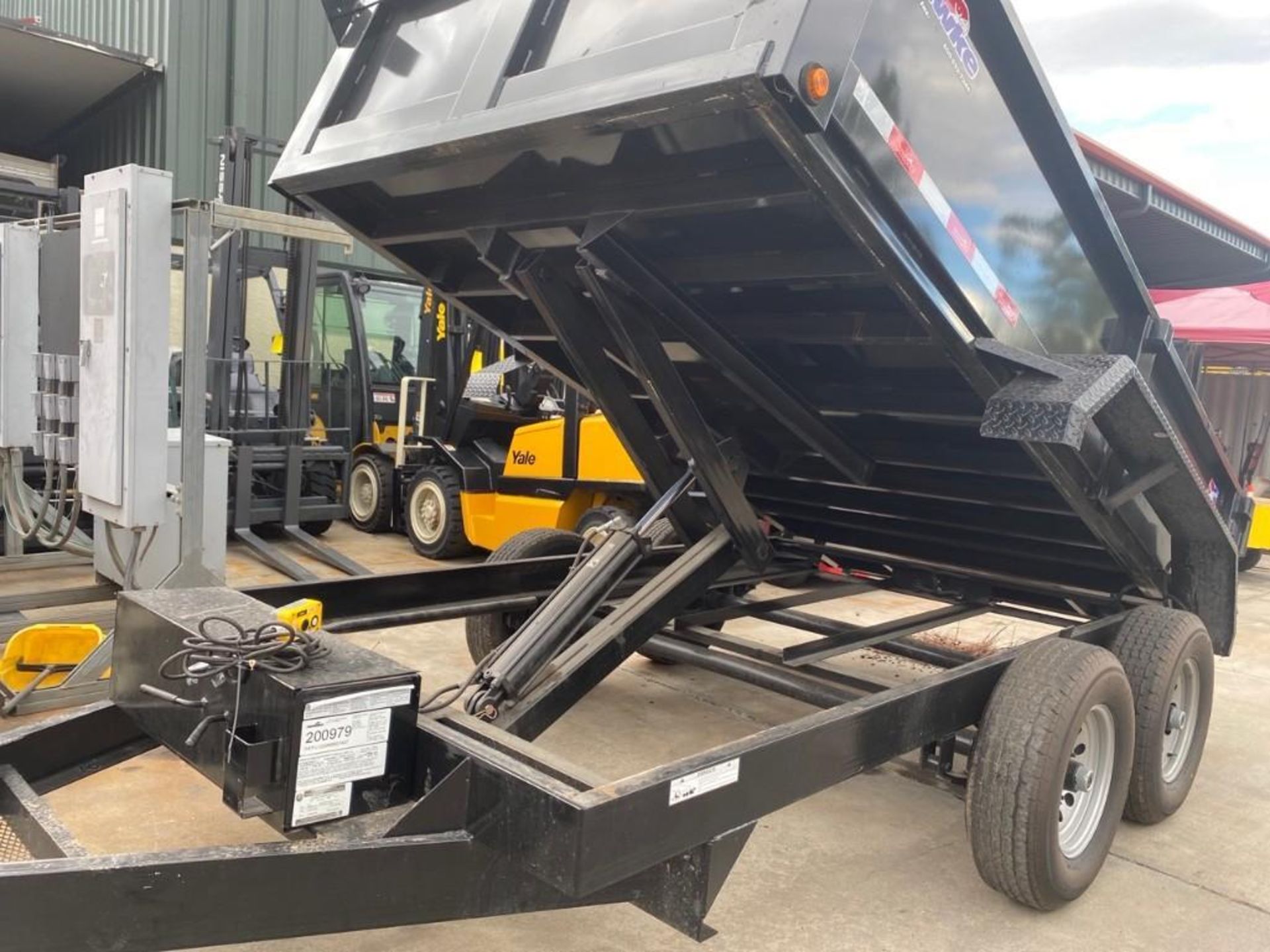 2019 HAWKE DUAL AXLE DUMP TRAILER WITH CANOPY, 10,000 LB GVWR - Image 3 of 11