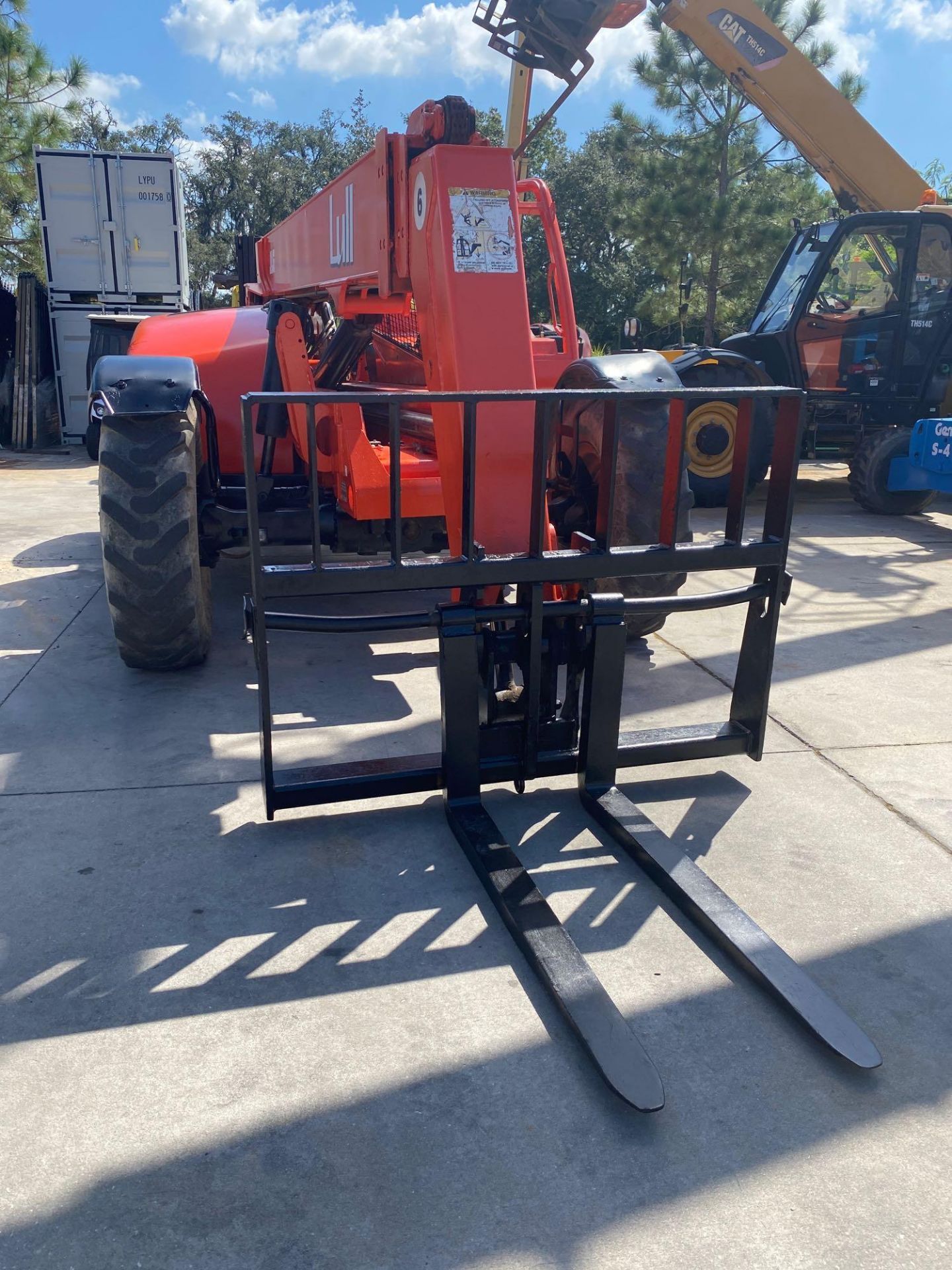 2007 JLG LULL TELESCOPIC FORKLIFT, TOUGH TERRAIN, MODEL 644E-42, 2,810 HOURS SHOWING, DIESEL, RUNS A - Image 12 of 19