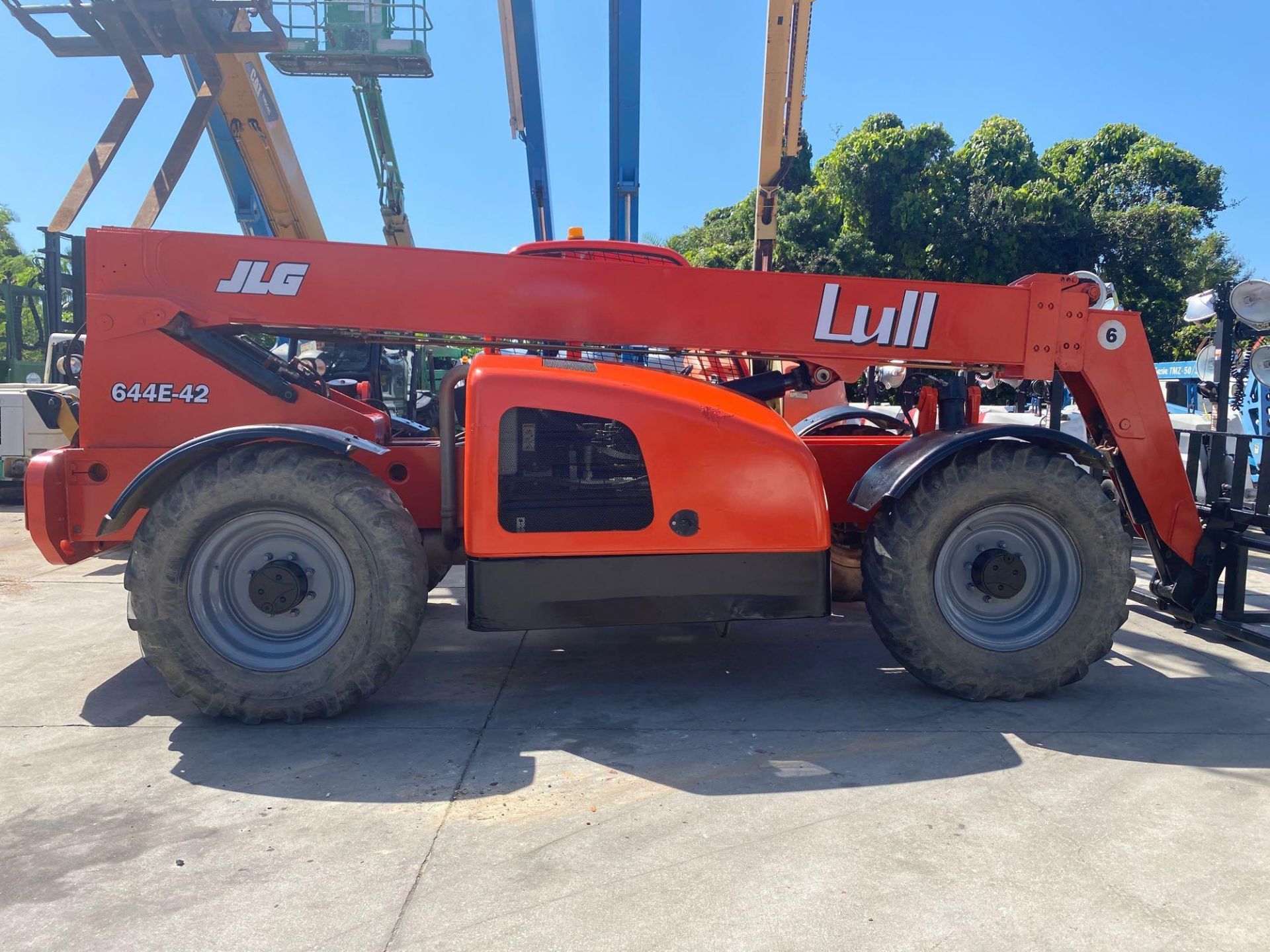 2007 JLG LULL TELESCOPIC FORKLIFT, TOUGH TERRAIN, MODEL 644E-42, 2,810 HOURS SHOWING, DIESEL, RUNS A - Image 9 of 19