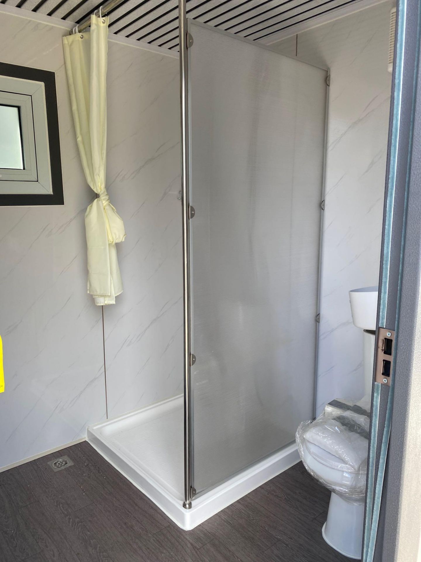 2020 UNUSED BATHROOM CONTAINER, SHOWER, SINK, 110V ELECTRIC, FULLY PLUMBED, FORK POCKETS - Image 2 of 10