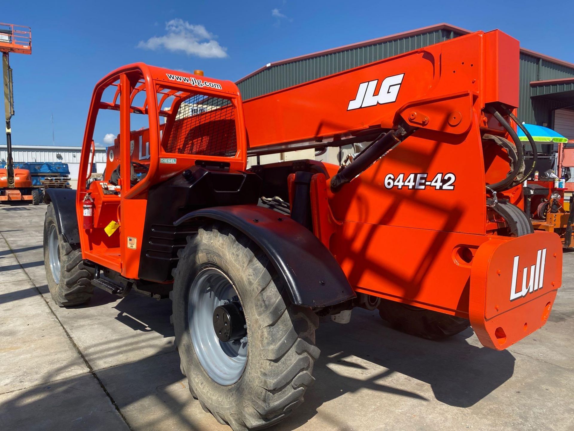 2007 JLG LULL TELESCOPIC FORKLIFT, TOUGH TERRAIN, MODEL 644E-42, 2,810 HOURS SHOWING, DIESEL, RUNS A - Image 4 of 19