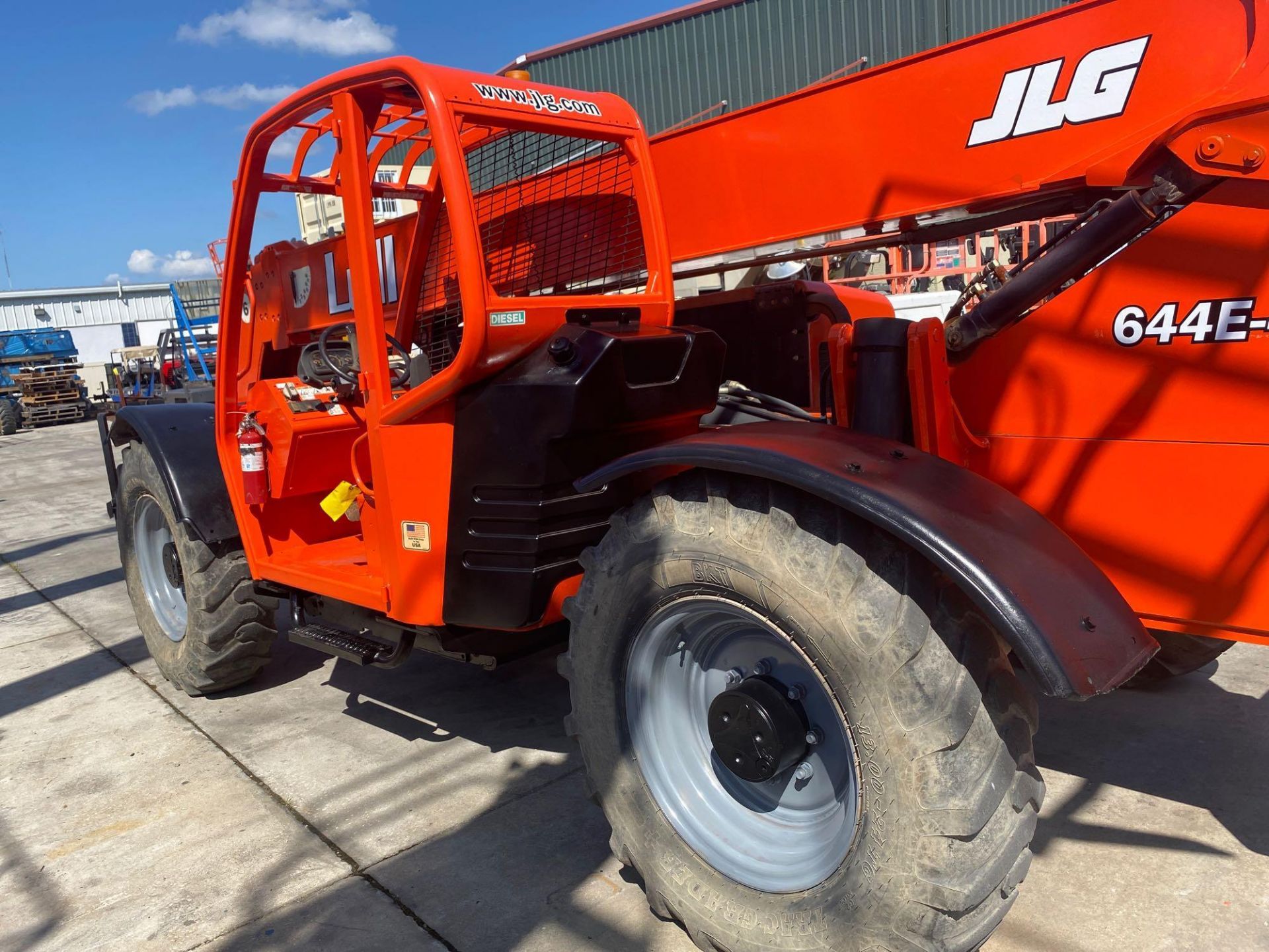 2007 JLG LULL TELESCOPIC FORKLIFT, TOUGH TERRAIN, MODEL 644E-42, 2,810 HOURS SHOWING, DIESEL, RUNS A - Image 5 of 19