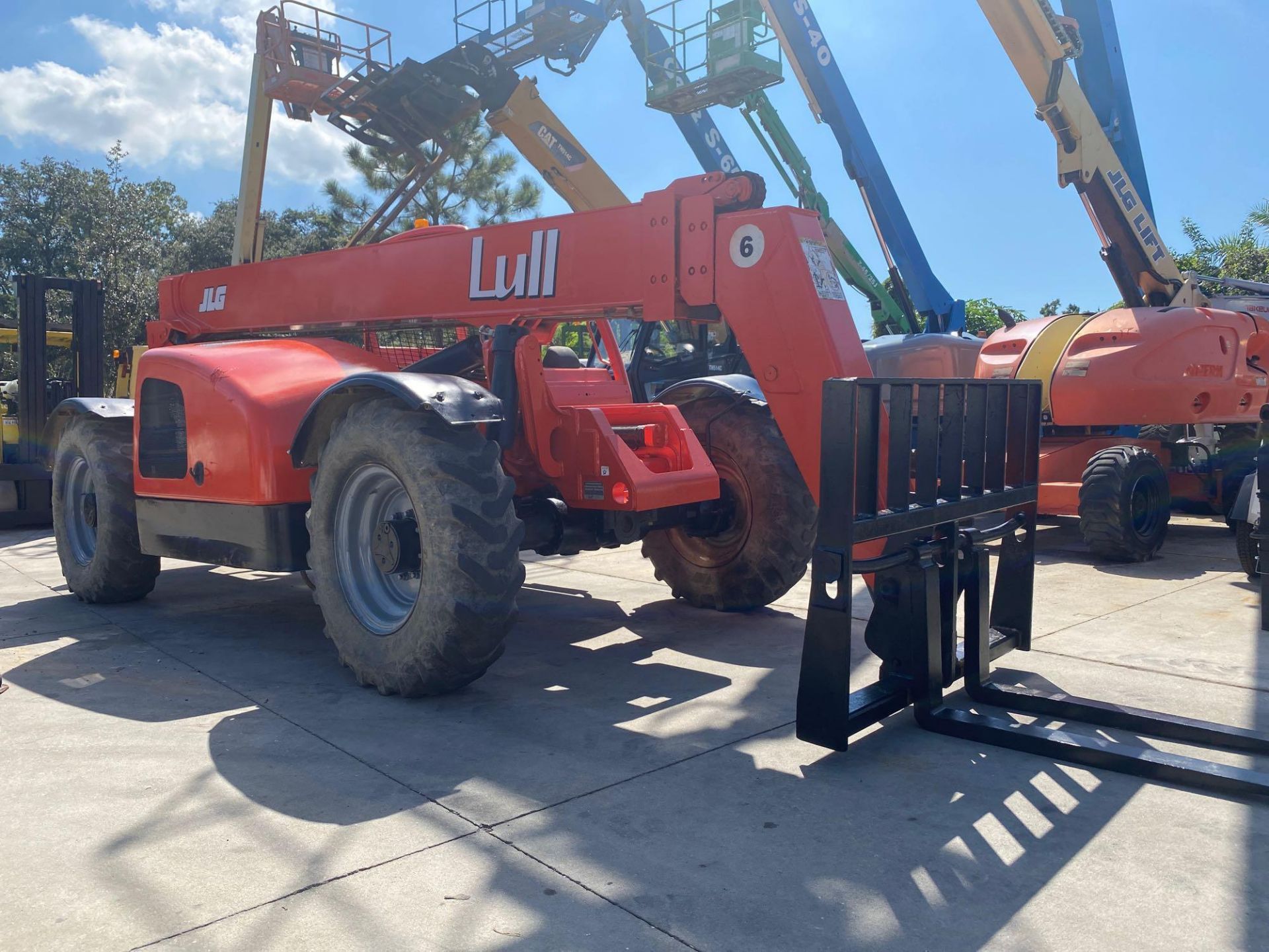 2007 JLG LULL TELESCOPIC FORKLIFT, TOUGH TERRAIN, MODEL 644E-42, 2,810 HOURS SHOWING, DIESEL, RUNS A - Image 10 of 19