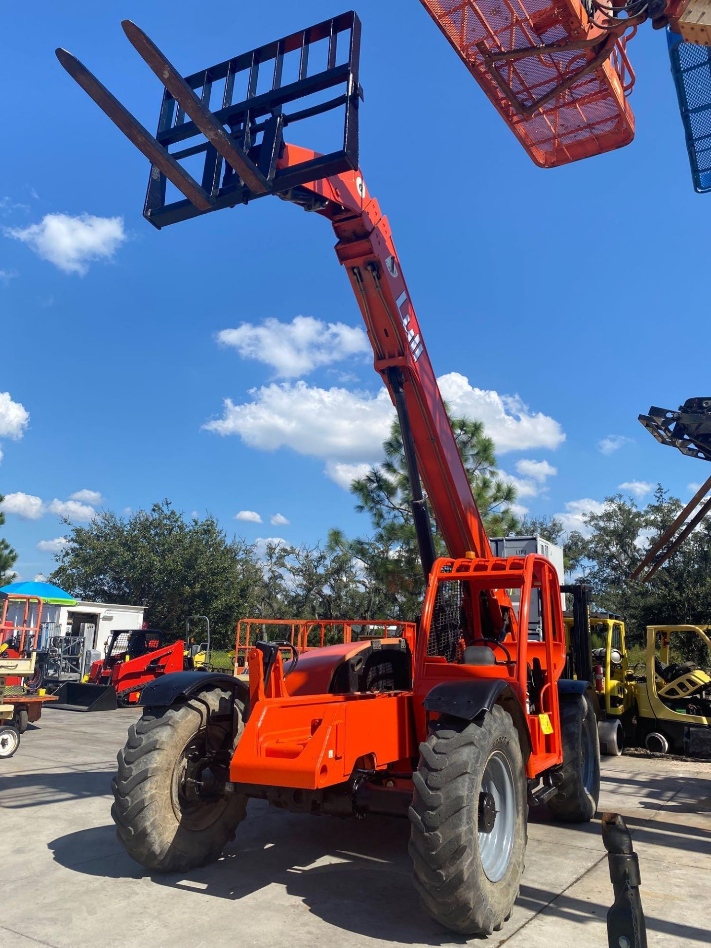 2007 JLG LULL TELESCOPIC FORKLIFT, TOUGH TERRAIN, MODEL 644E-42, 2,810 HOURS SHOWING, DIESEL, RUNS A - Image 18 of 19