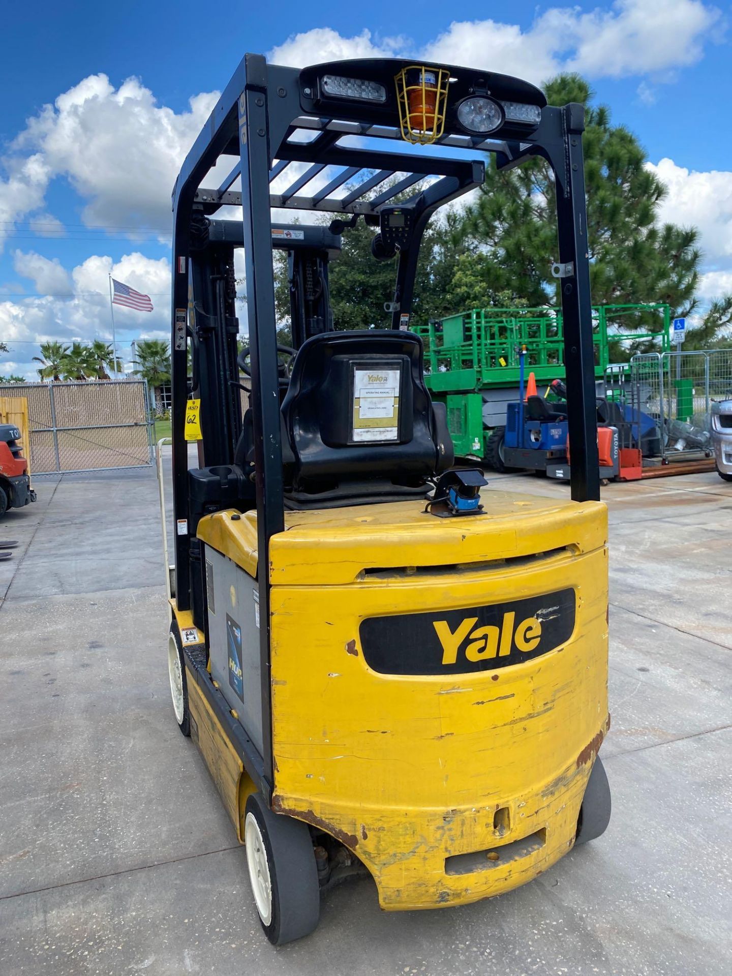 2015 YALE ELECTRIC FORKLIFT MODEL ERC050, 5,000 LB CAPACITY, 200.8" HEIGHT CAP, TILT, SIDE SHIFT - Image 7 of 9