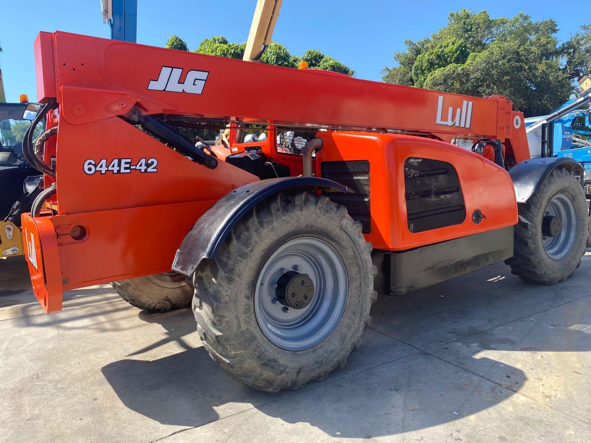 2007 JLG LULL TELESCOPIC FORKLIFT, TOUGH TERRAIN, MODEL 644E-42, 2,810 HOURS SHOWING, DIESEL, RUNS A - Image 8 of 19