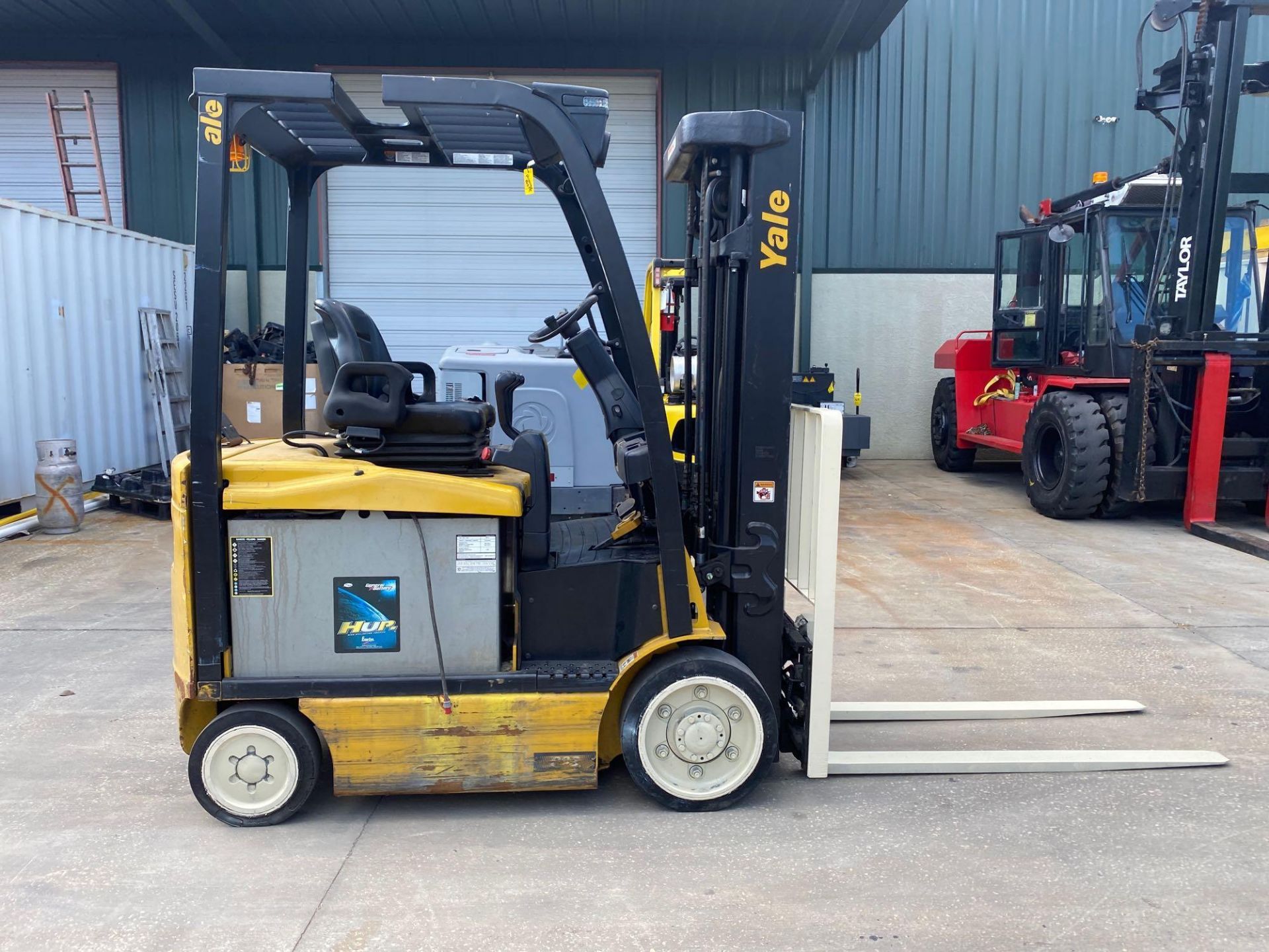 2015 YALE ELECTRIC FORKLIFT MODEL ERC050, 5,000 LB CAPACITY, 200.8" HEIGHT CAP, TILT, SIDE SHIFT - Image 5 of 9