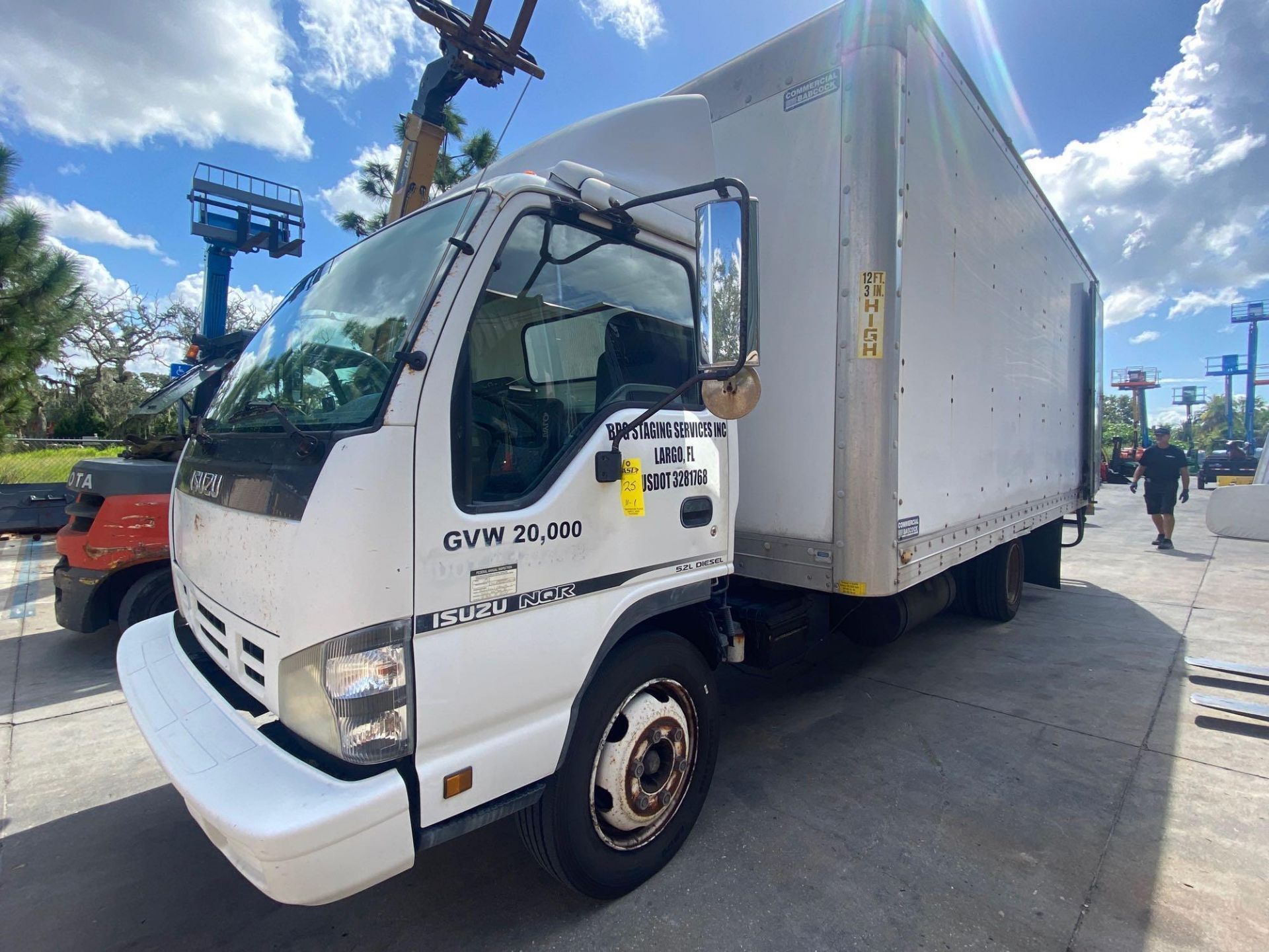 2007 ISUZU BOX TRUCK, DIESEL, 20' BOX LENGTH, HEAT, A/C, LOADING RAMP, TITLE IN OFFICE, RUNS AND OPE