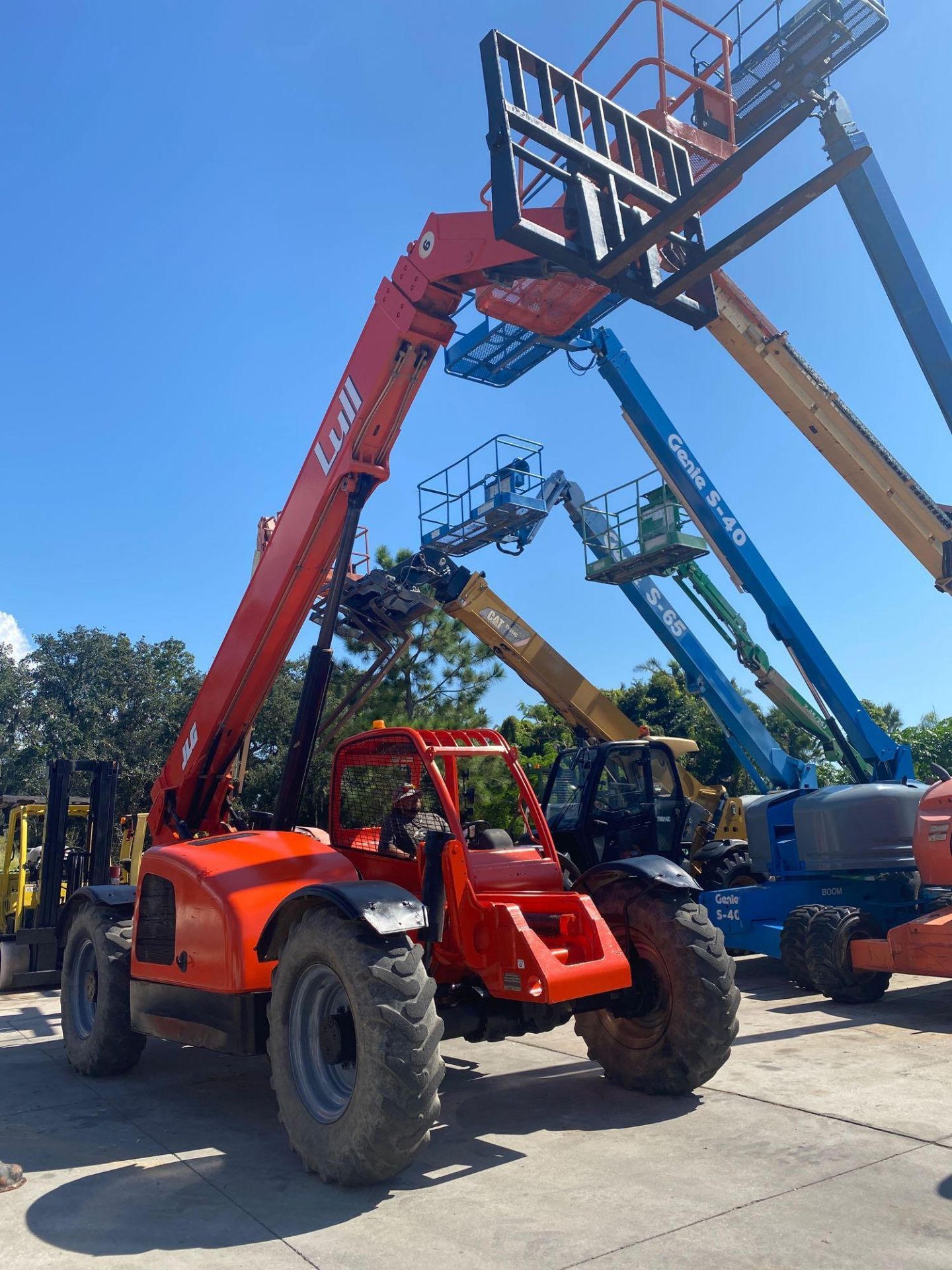 2007 JLG LULL TELESCOPIC FORKLIFT, TOUGH TERRAIN, MODEL 644E-42, 2,810 HOURS SHOWING, DIESEL, RUNS A - Image 17 of 19