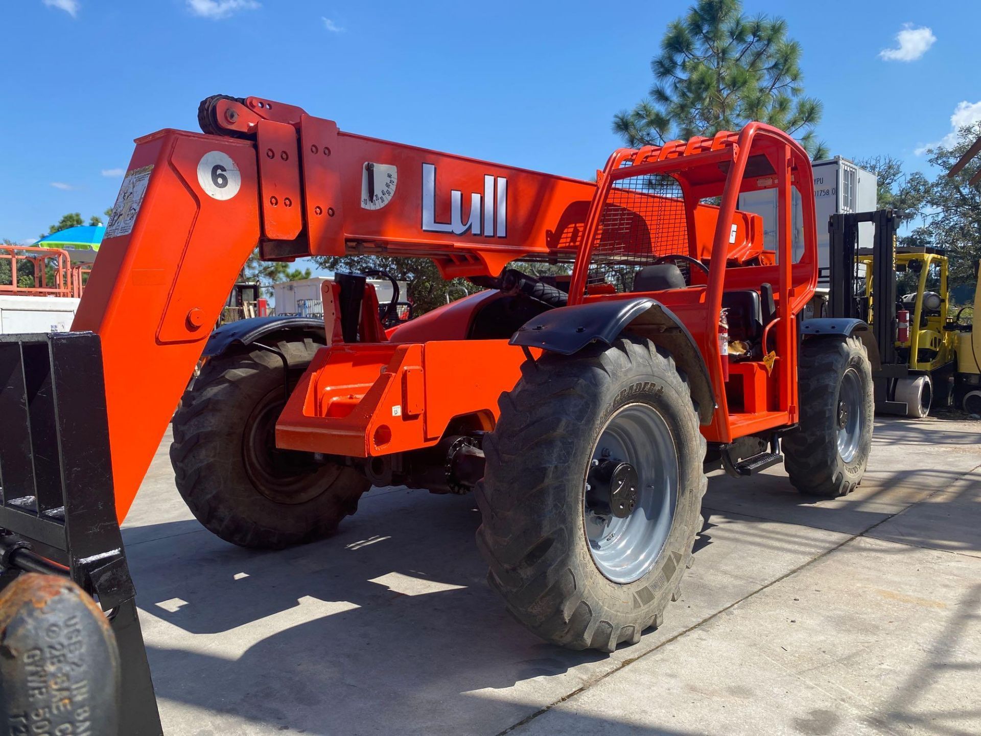 2007 JLG LULL TELESCOPIC FORKLIFT, TOUGH TERRAIN, MODEL 644E-42, 2,810 HOURS SHOWING, DIESEL, RUNS A - Image 2 of 19