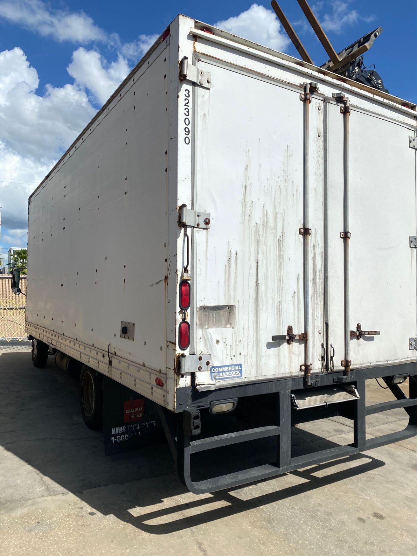 2007 ISUZU BOX TRUCK, DIESEL, 20' BOX LENGTH, HEAT, A/C, LOADING RAMP, TITLE IN OFFICE, RUNS AND OPE - Image 14 of 14