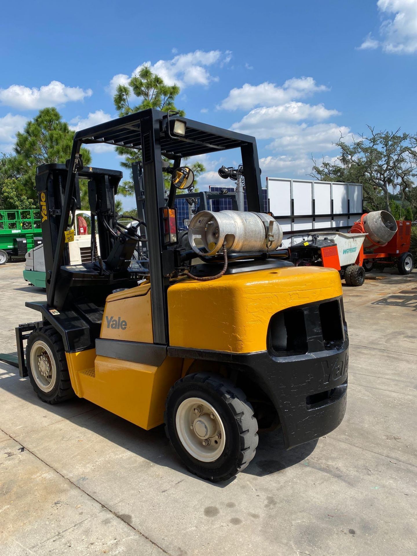 YALE LP FORKLIFT MODEL GLP080, 8,000 LB CAPACITY, 122" HEIGHT CAP, TILT, SIDE SHIFT, 1017.3 HRS - Image 6 of 8