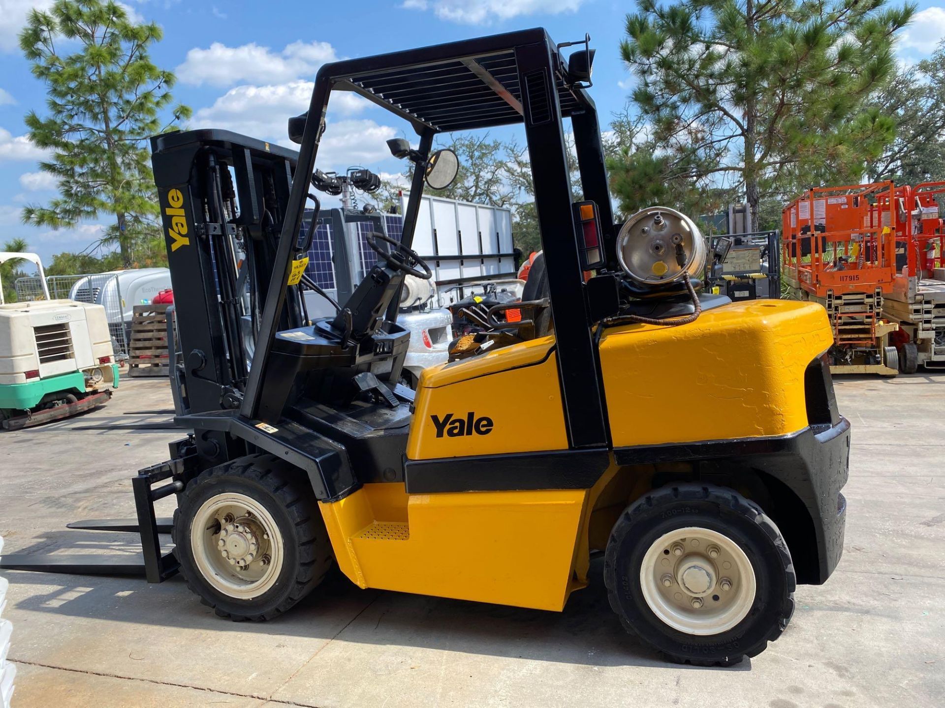 YALE LP FORKLIFT MODEL GLP080, 8,000 LB CAPACITY, 122" HEIGHT CAP, TILT, SIDE SHIFT, 1017.3 HRS - Image 5 of 8