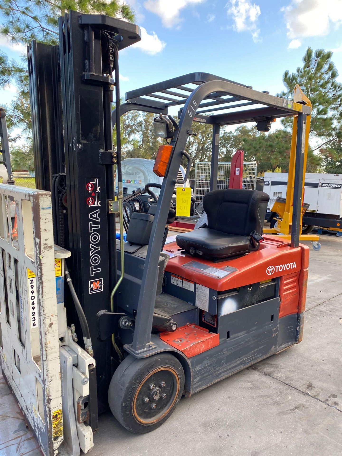 TOYOTA ELECTRIC FORKLIFT MODEL 7FBEU20, 4,000 LB CAPACITY, CASCADE PUSH/PULL ATTACHMENT, TILT, SIDE - Image 3 of 12