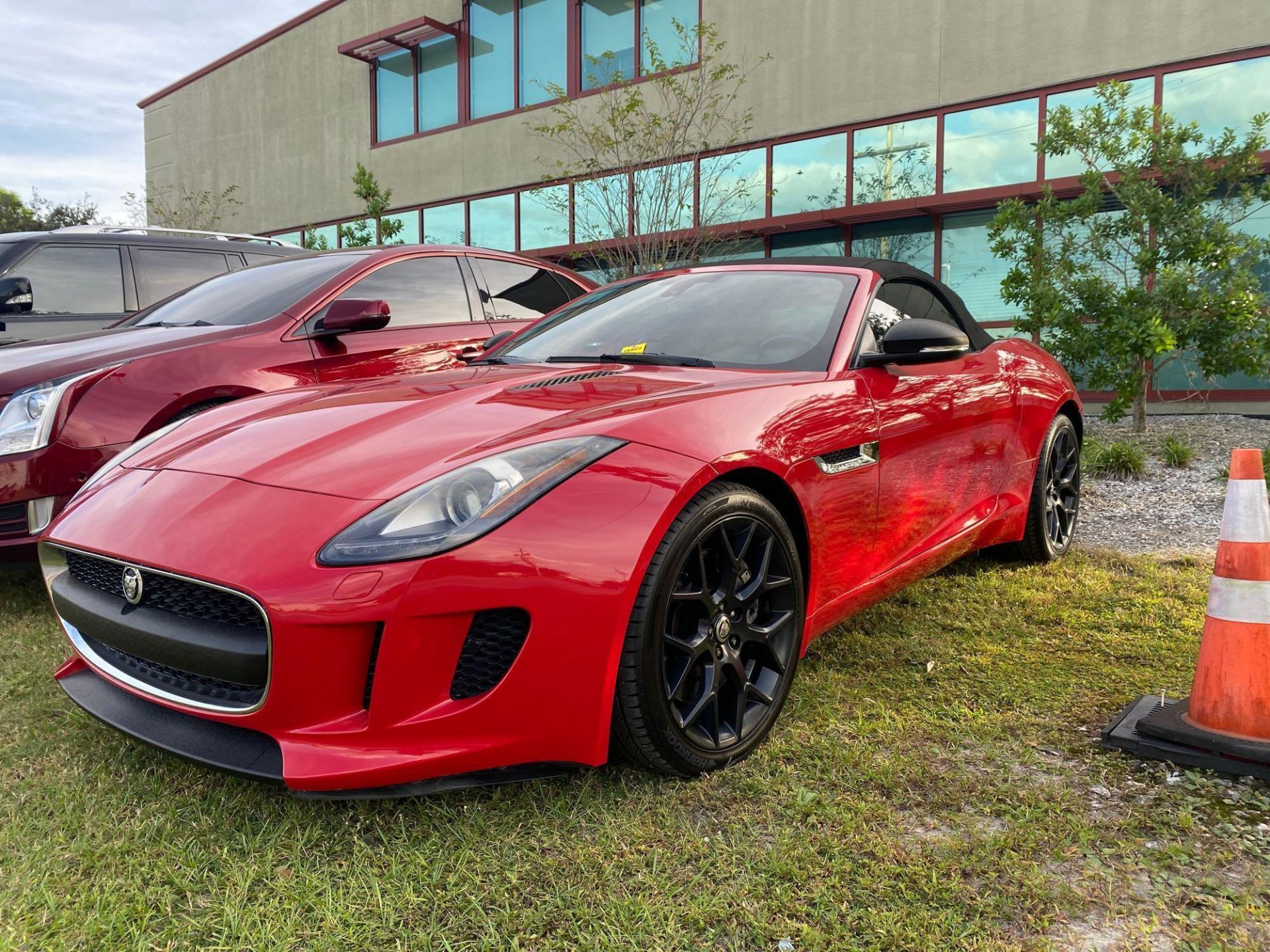 2014 JAGUAR F-TYPE CONVERTIBLE 2-DR, 3.0L V6 DOHC 24V. VEHICLE STARTS, RUNS AND DRIVES