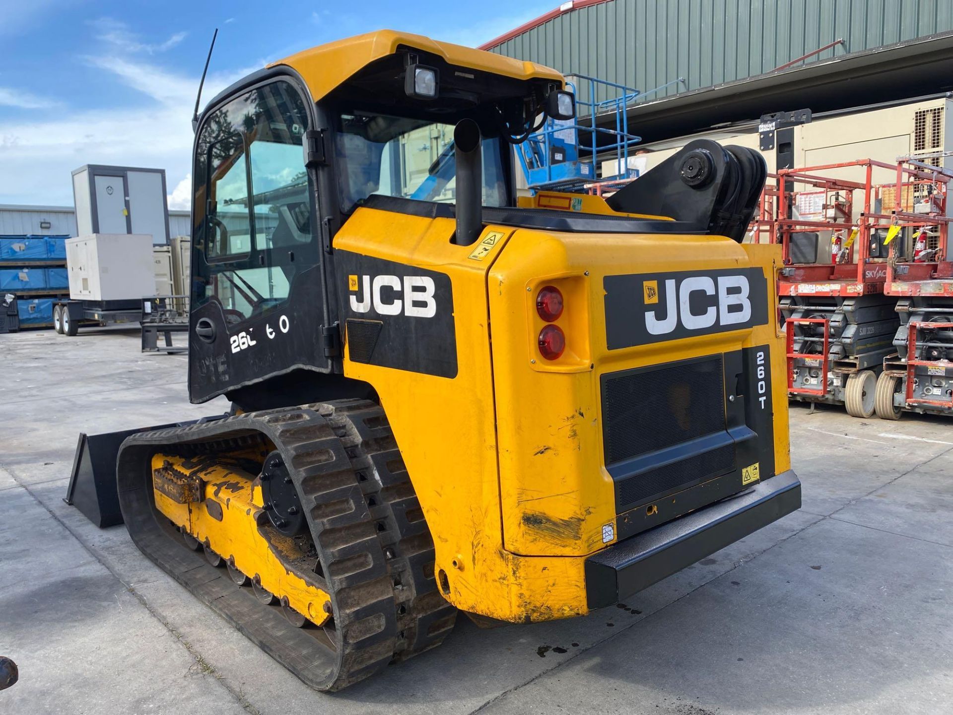 2018 JCB 260T POWER BOOM TRACKED SKID STEER, 84" BUCKET ATTACHMENT INCLUDED, ENCLOSED CAB, HEAT & Ac - Image 5 of 11