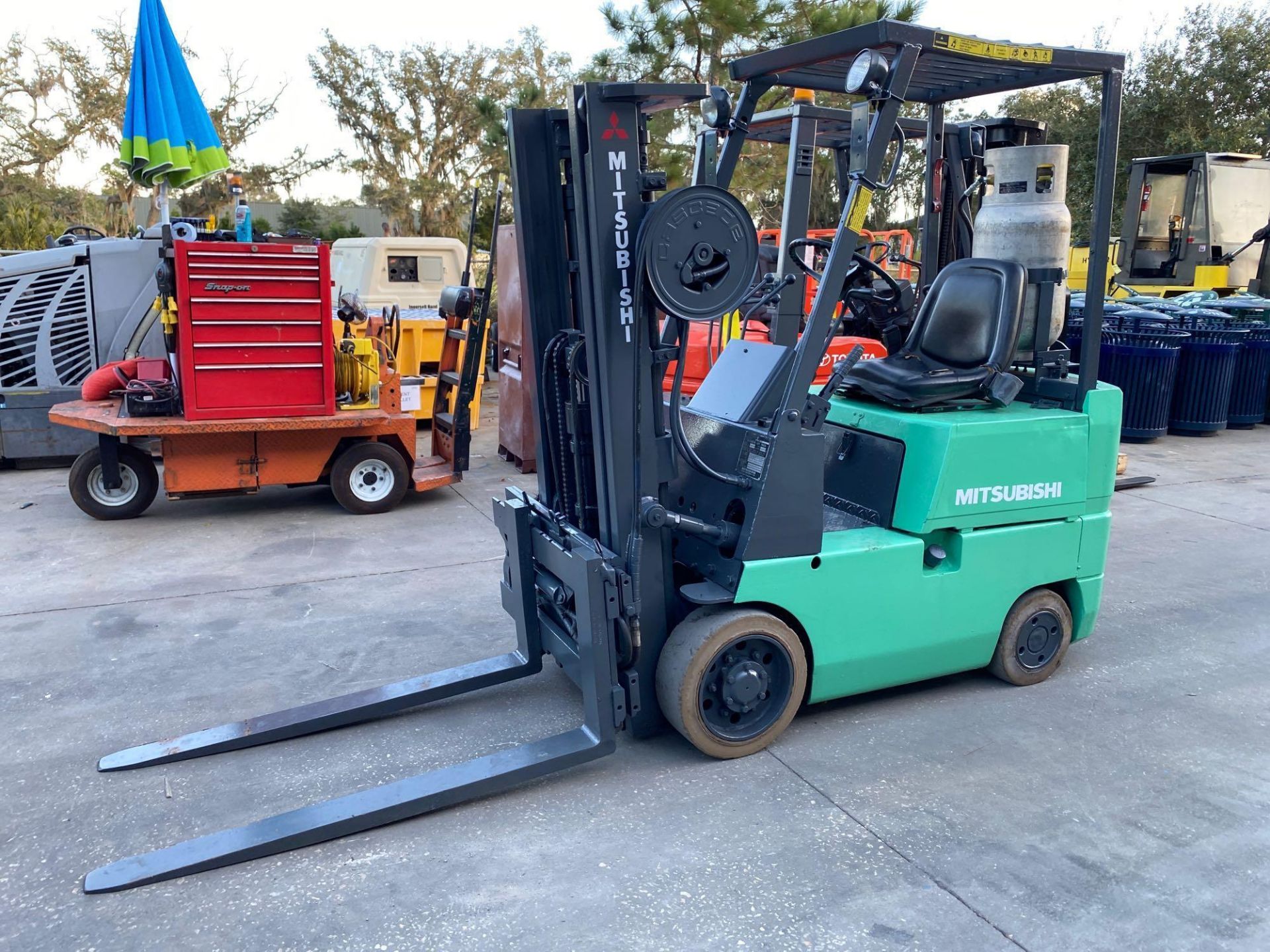 MITSUBISHI LP FORKLIFT MODEL FGC15, 3,000 LB CAPACITY, 130/136" HEIGHT CAPACITY, TILT, SIDE SHIFT