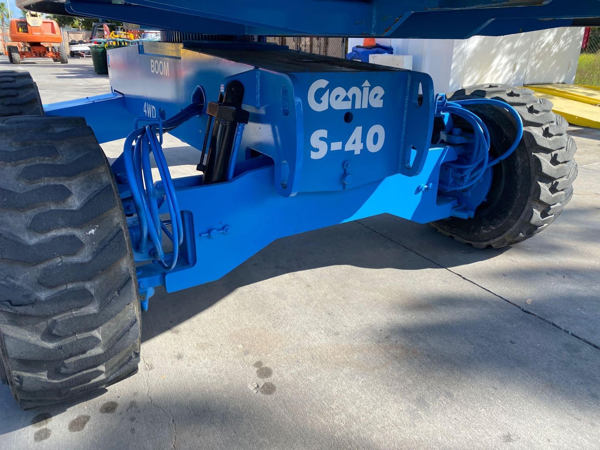 GENIE S-40 DIESEL BOOM LIFT, 4x4, 40' PLATFORM HEIGHT, RUNS AND OPERATES - Image 2 of 18