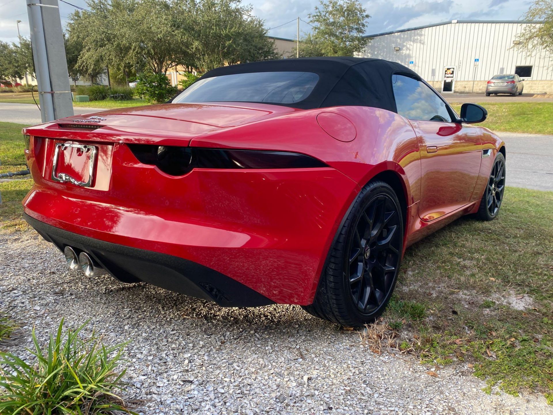 2014 JAGUAR F-TYPE CONVERTIBLE 2-DR, 3.0L V6 DOHC 24V. VEHICLE STARTS, RUNS AND DRIVES - Image 3 of 19