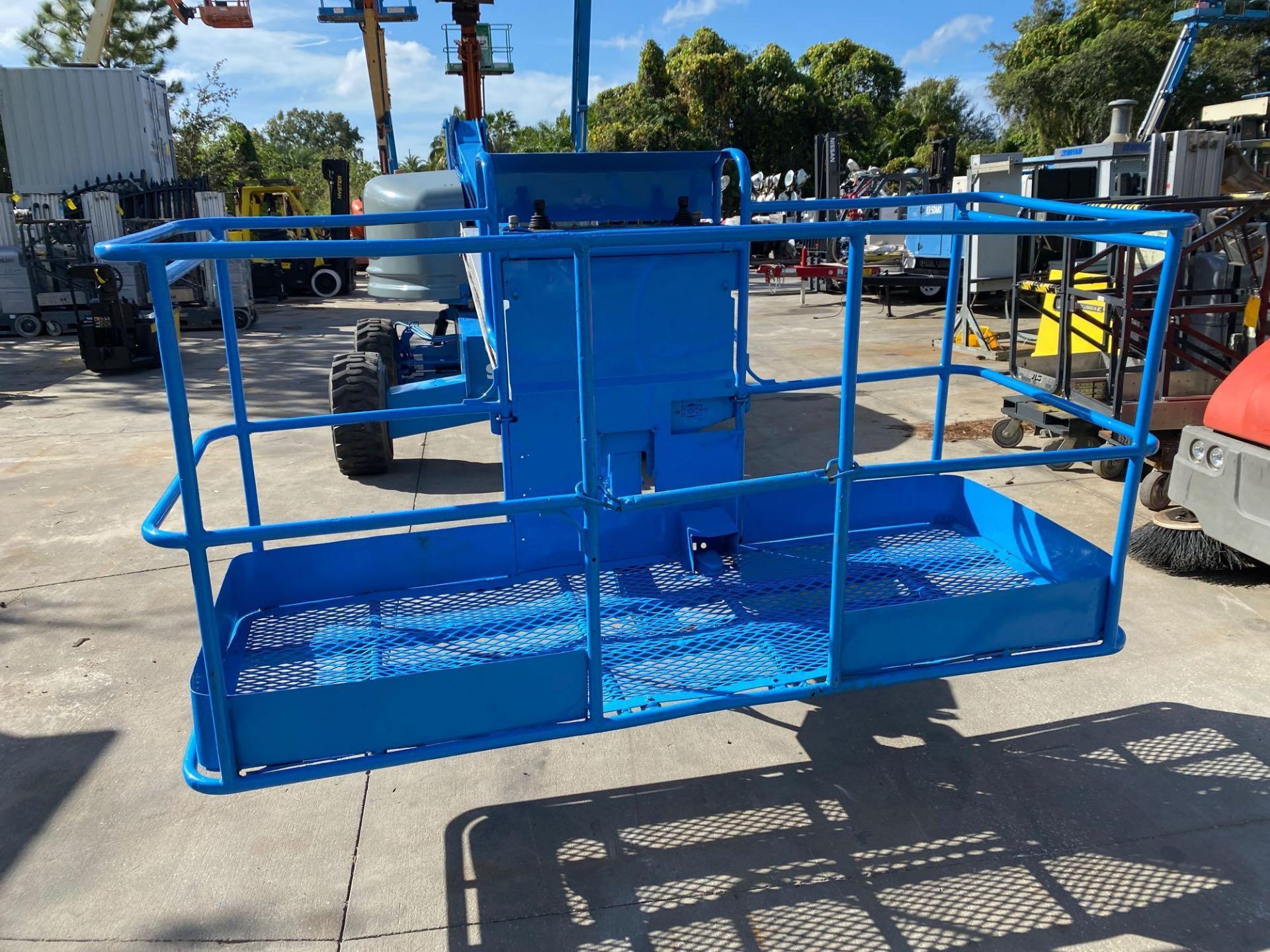 GENIE S-40 DIESEL BOOM LIFT, 4x4, 40' PLATFORM HEIGHT, RUNS AND OPERATES - Image 14 of 18