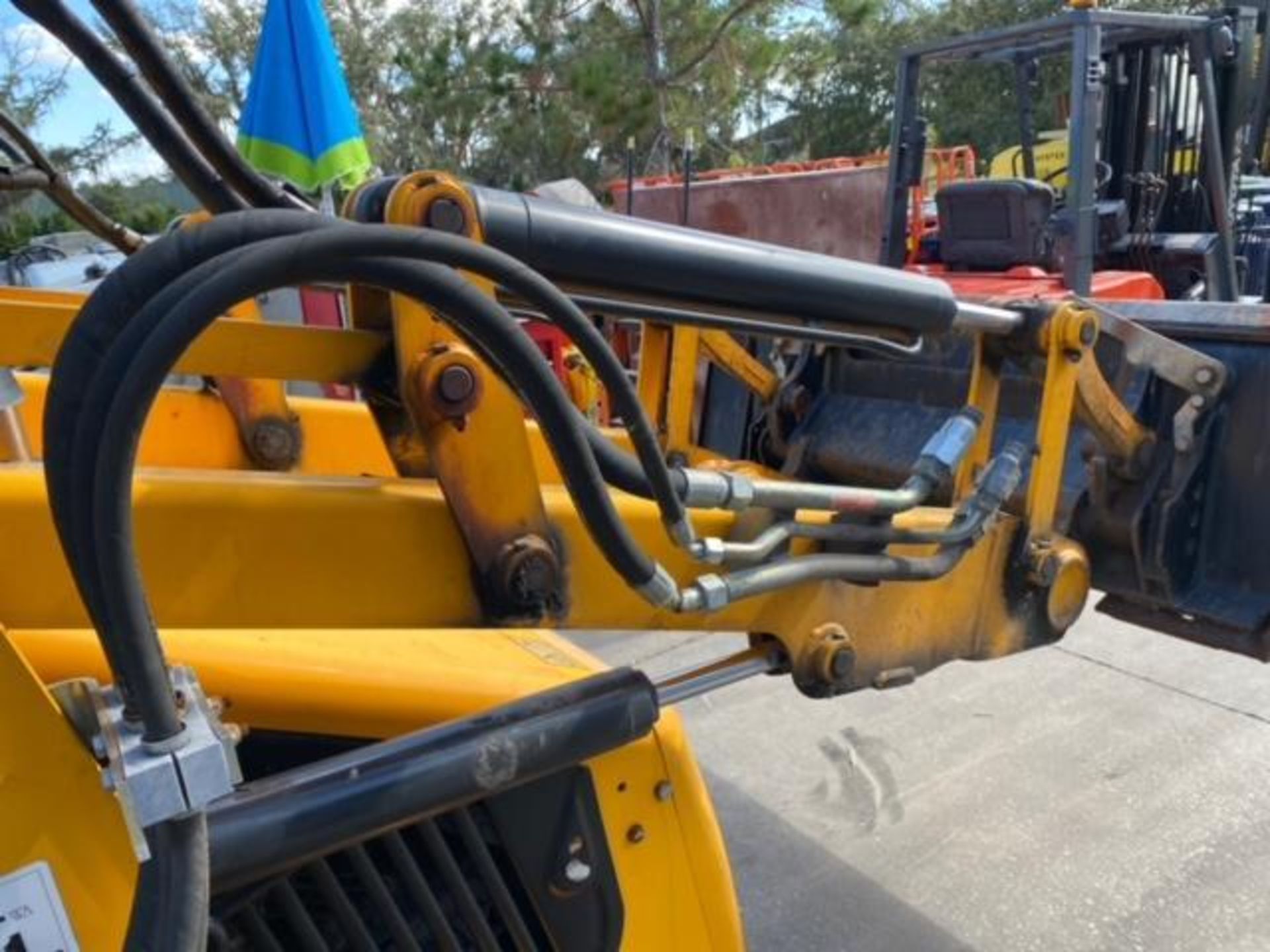 2014 JCB 1CX DIESEL SKID STEER/LOADER WITH 4-IN-1 BUCKET AND JCB BACKHOE, AUX. HYDRAULICS - Image 8 of 10