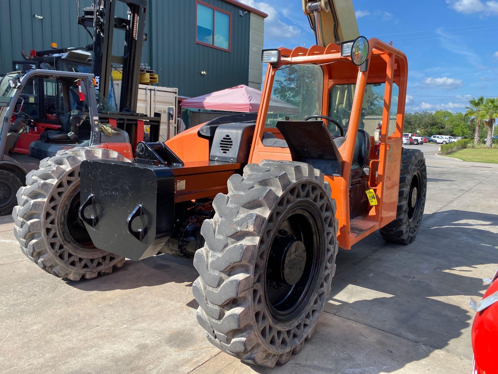 2013 JLG TELESCOPIC FORKLIFT MODEL G9-43A, DIESEL, 4X4,9,000LB CAPACITY, 43' REACH RUNS AND OPERATES - Image 7 of 13