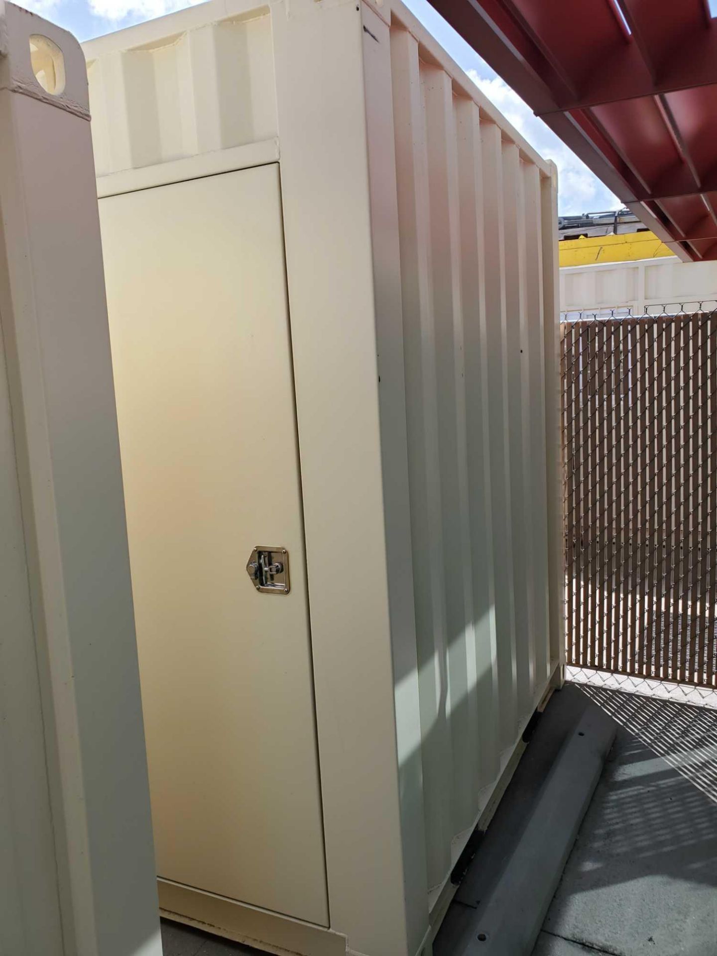 UNUSED 2020 9' OFFICE CONTAINER WITH SIDE DOOR, WINDOW & FORK POCKETS (NO CONTENTS) - Image 5 of 9