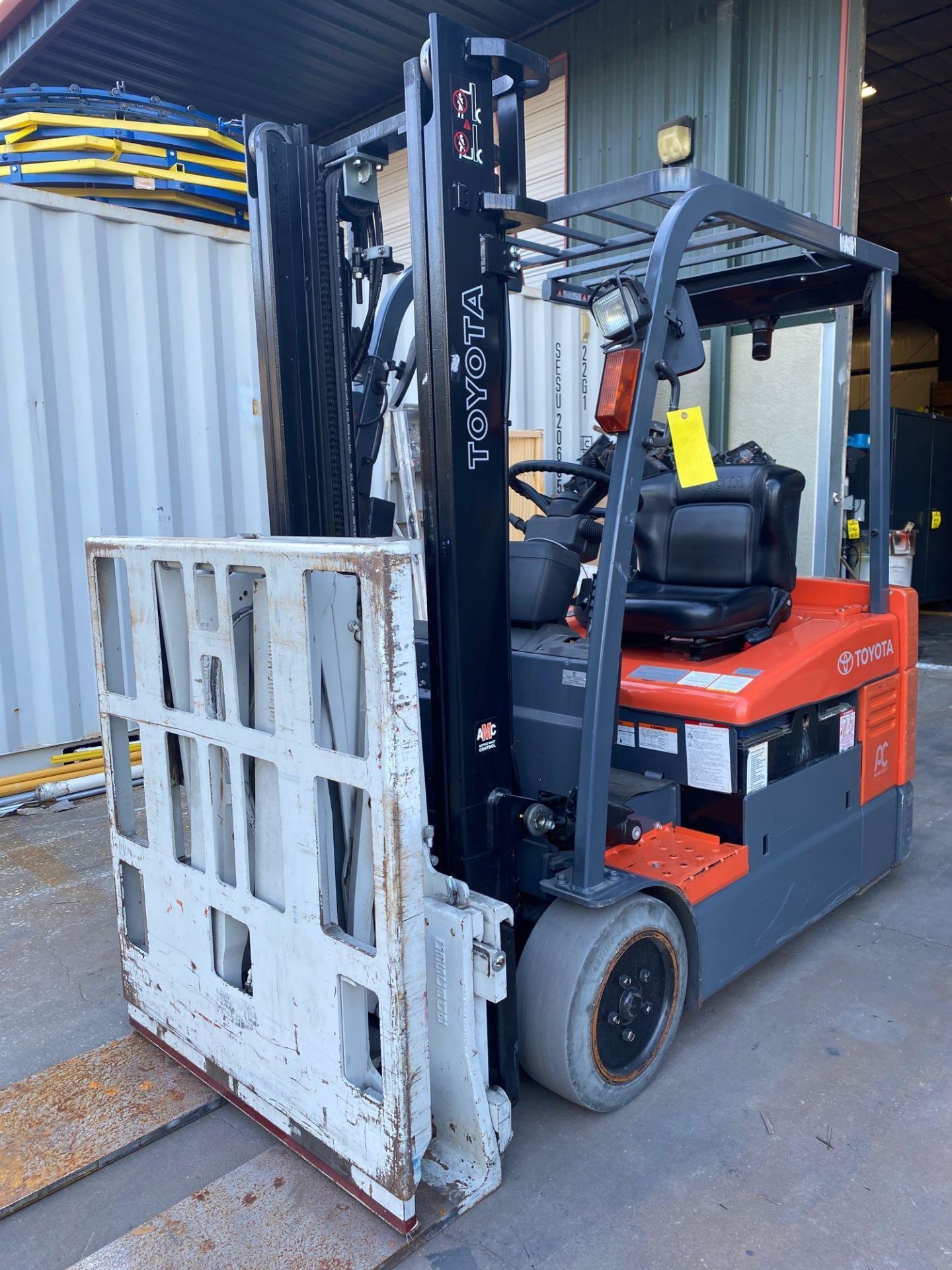 TOYOTA ELECTRIC FORKLIFT MODEL 7FBEU20, 4,000 LB CAPACITY, CASCADE PUSH/PULL ATTACHMENT, TILT - Image 8 of 11