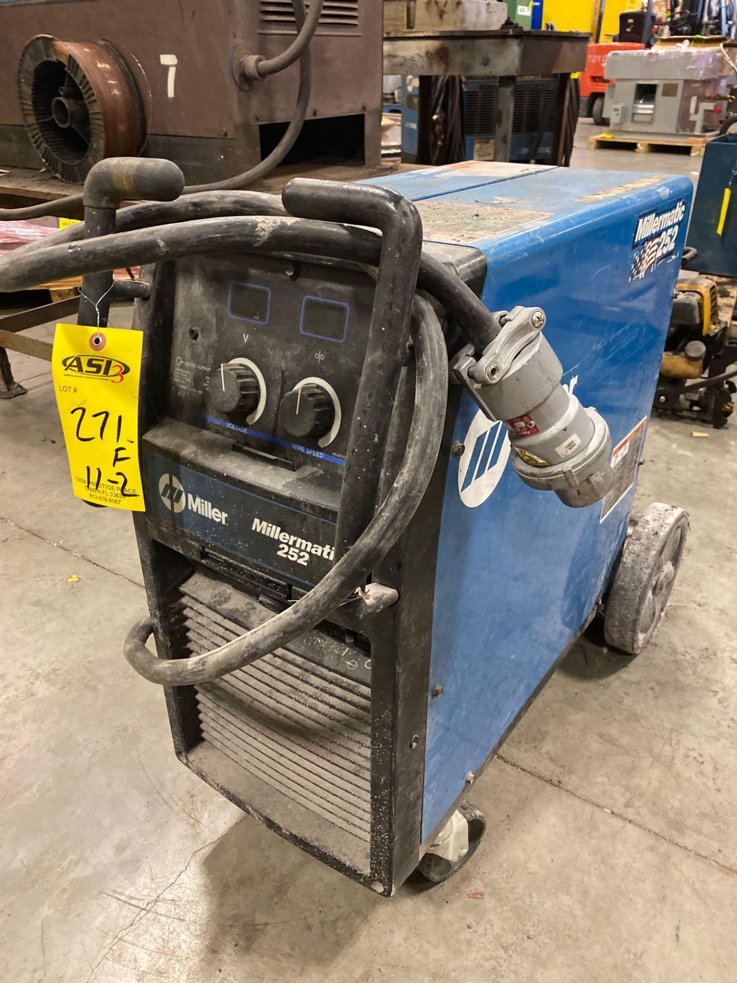 MILLERMATIC 252 WELDER, BUILT IN WIRE FEEDER, RUNS AND OPERATES