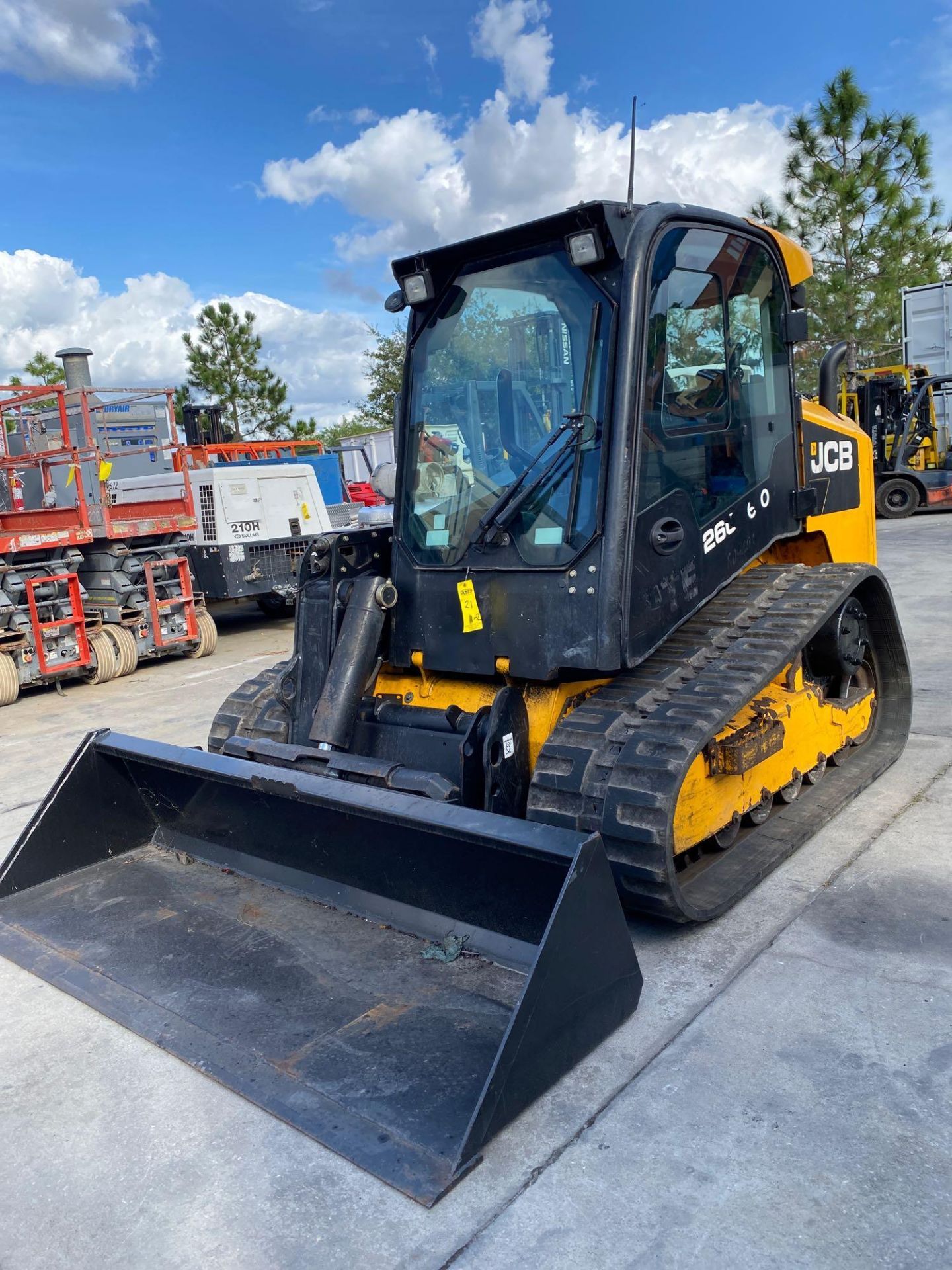 2018 JCB 260T POWER BOOM TRACKED SKID STEER, 84" BUCKET ATTACHMENT INCLUDED, ENCLOSED CAB, HEAT & Ac - Image 7 of 11