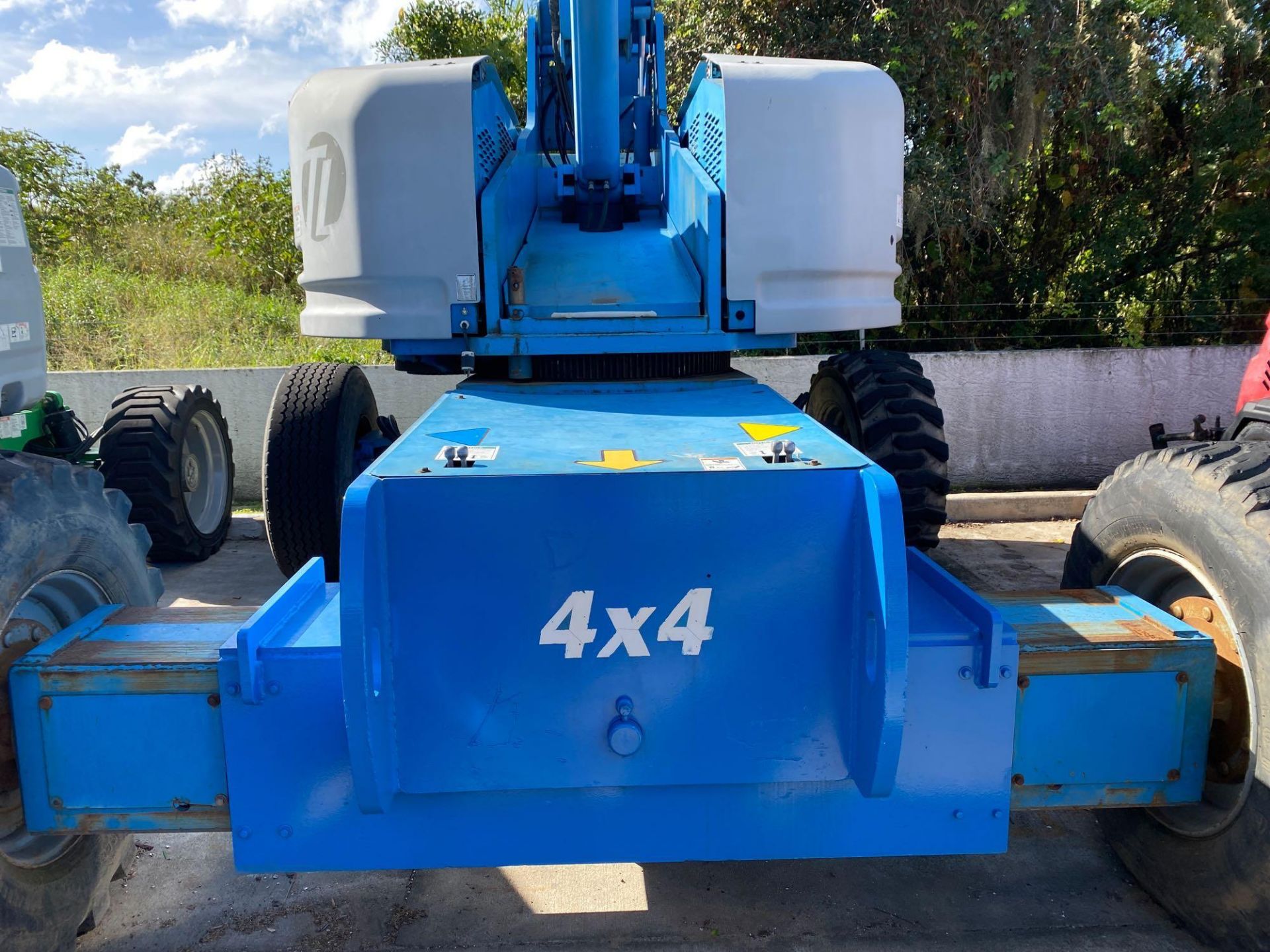 GENIE S-80 4x4 DIESEL BOOM LIFT, 80’ MAX PLATFORM HEIGHT, EXTENDING STABILITY AXLES, RUNS AND OPERAT - Image 7 of 15