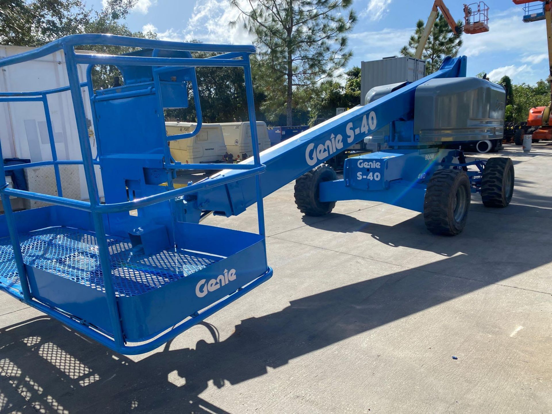 GENIE S-40 DIESEL BOOM LIFT, 4x4, 40' PLATFORM HEIGHT, RUNS AND OPERATES - Image 16 of 18