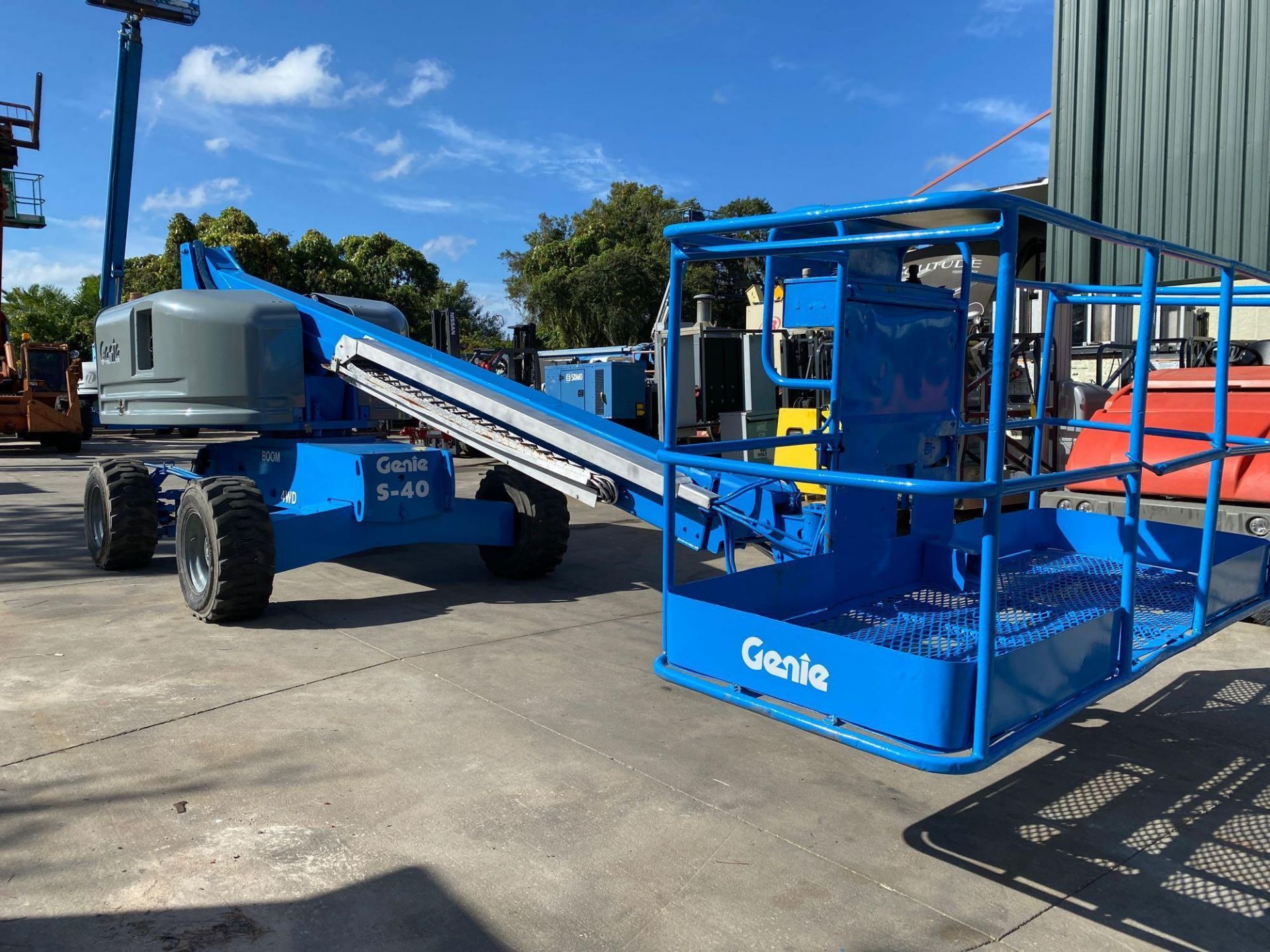 GENIE S-40 DIESEL BOOM LIFT, 4x4, 40' PLATFORM HEIGHT, RUNS AND OPERATES - Image 15 of 18