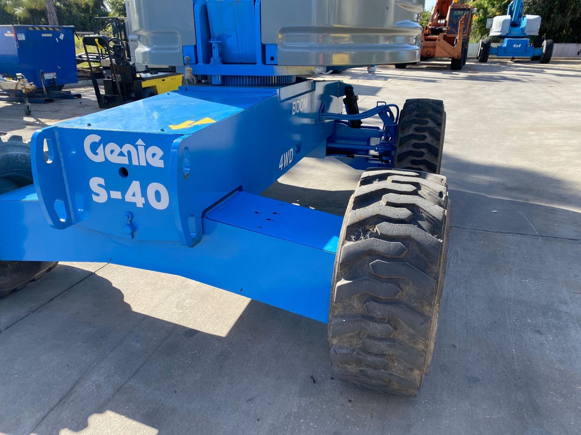 GENIE S-40 DIESEL BOOM LIFT, 4x4, 40' PLATFORM HEIGHT, RUNS AND OPERATES - Image 6 of 18