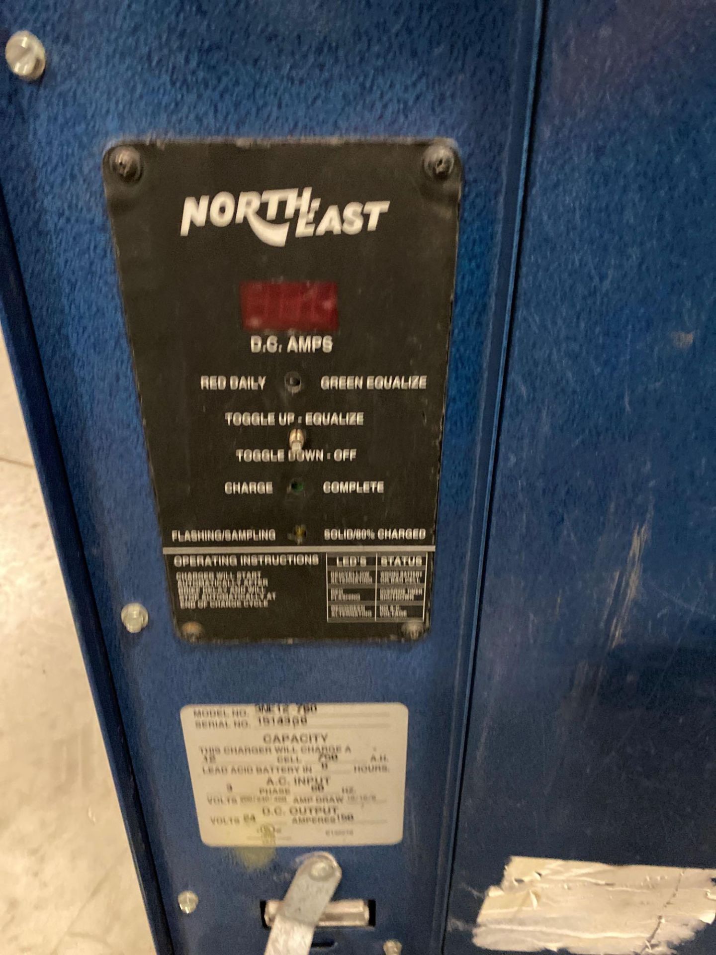 NORTHEAST BATTERY CHARGER, 24V, RUNS - Image 3 of 4