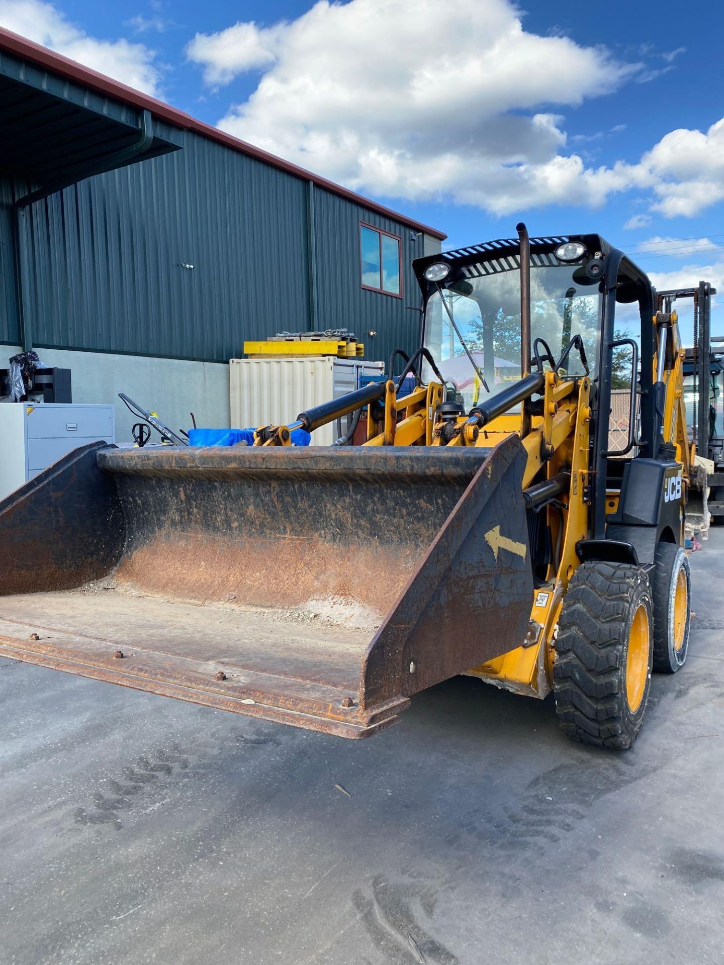 2014 JCB 1CX DIESEL SKID STEER/LOADER WITH 4-IN-1 BUCKET AND JCB BACKHOE, AUX. HYDRAULICS - Image 2 of 10