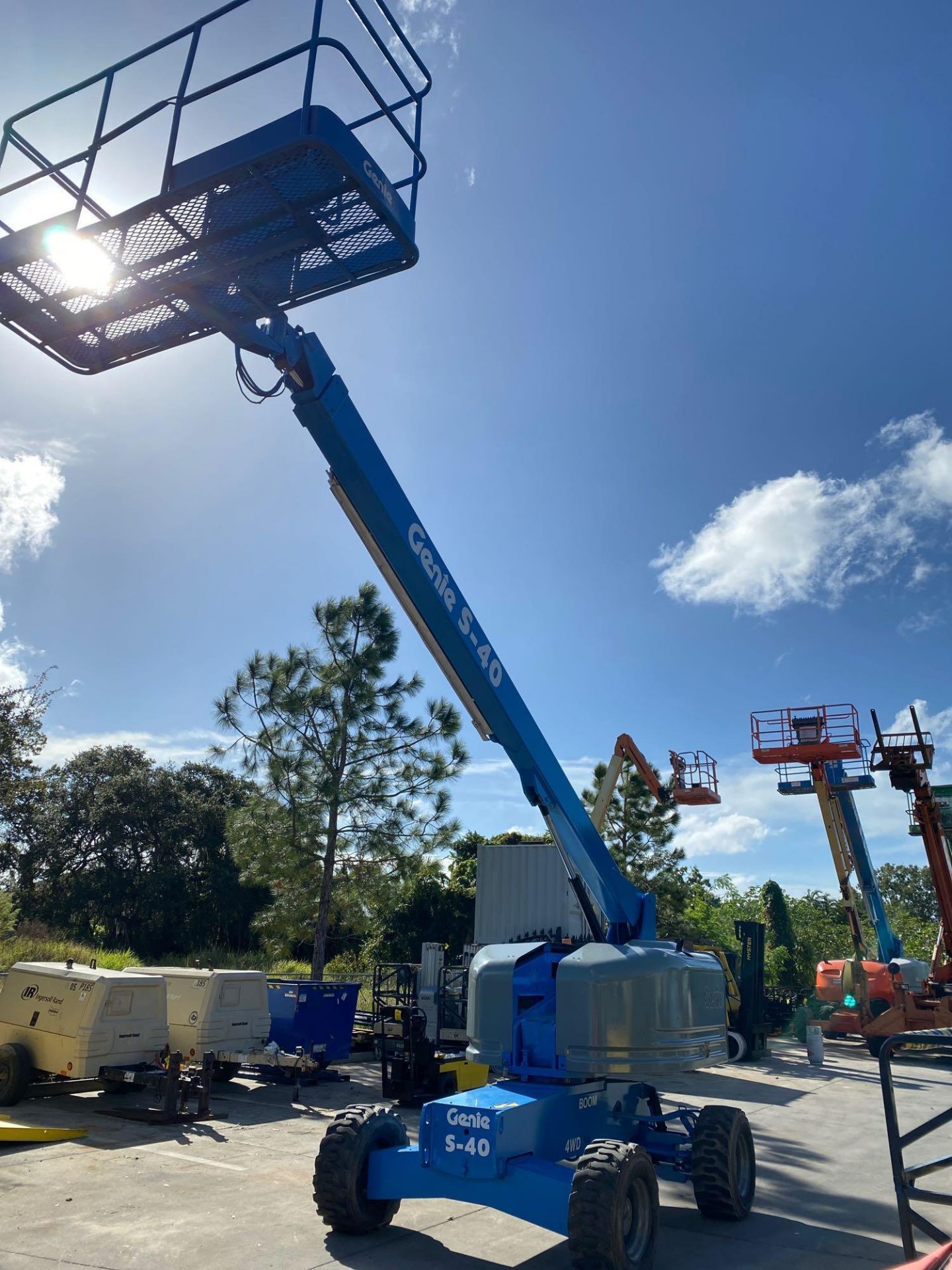 GENIE S-40 DIESEL BOOM LIFT, 4x4, 40' PLATFORM HEIGHT, RUNS AND OPERATES - Image 8 of 18