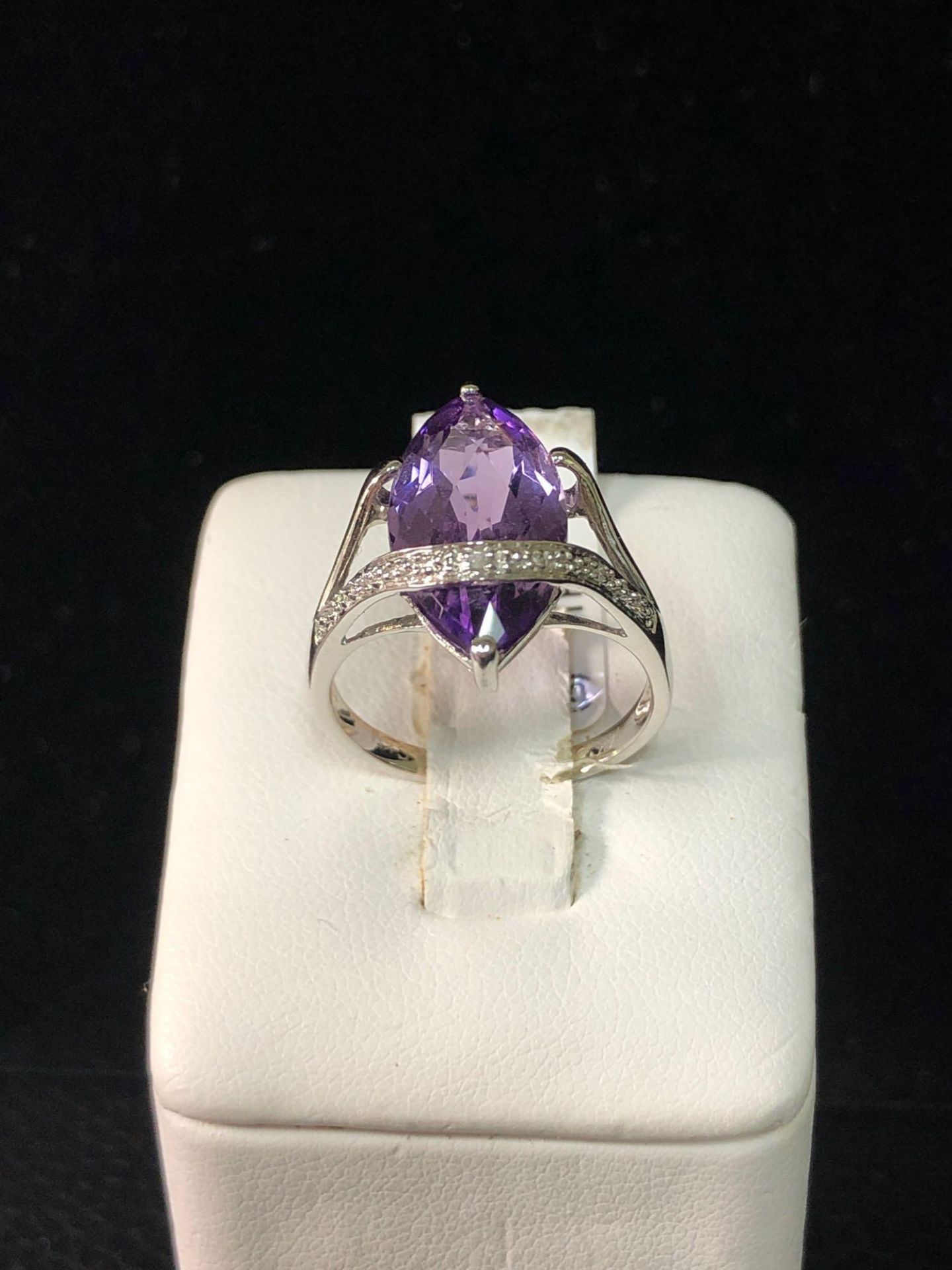 5.40CT AMYTHEST AND DIAMOND RING 14KT WHITE GOLD - Image 2 of 5