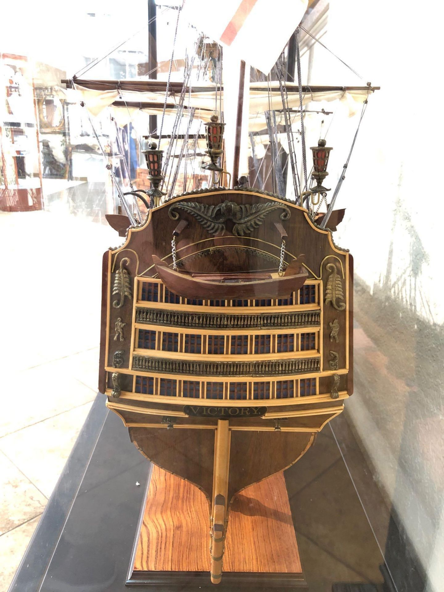 HMS VICTORY WOODEN MODEL SHIP IN PLEXIGLASS ENCLOSED CASE. APPROX 65"WIDE X 22" DEEP X 76" TALL - Image 4 of 6