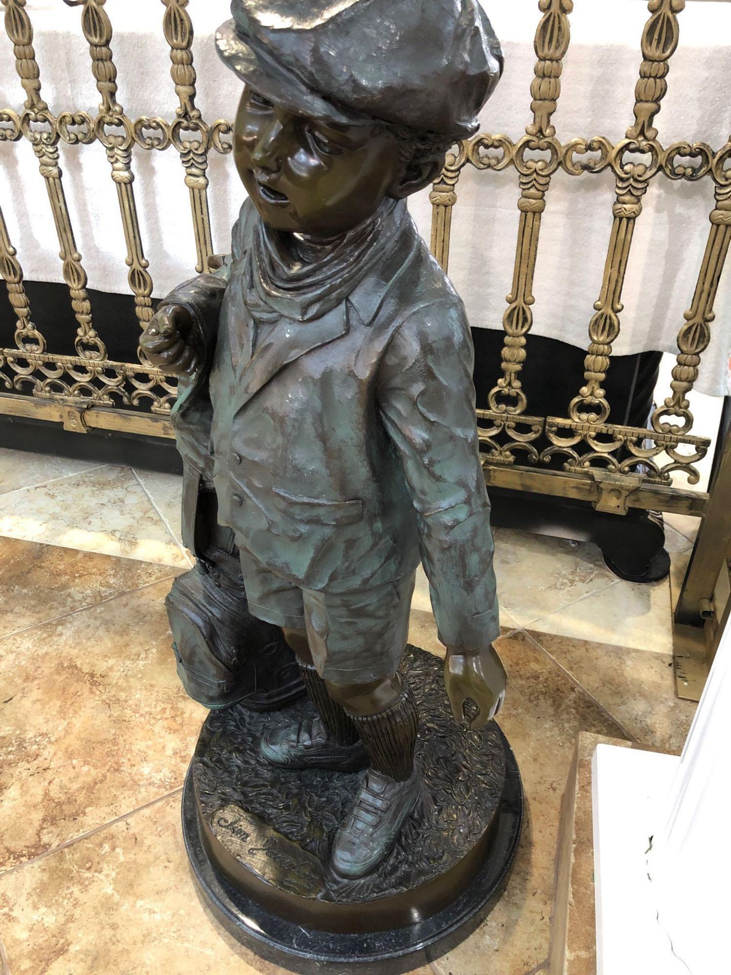 BOY GOLFER WITH BAG AND CLUBS BRONZE. APPROX 42" TALL X 19" BASE DIAMETER - Image 3 of 3